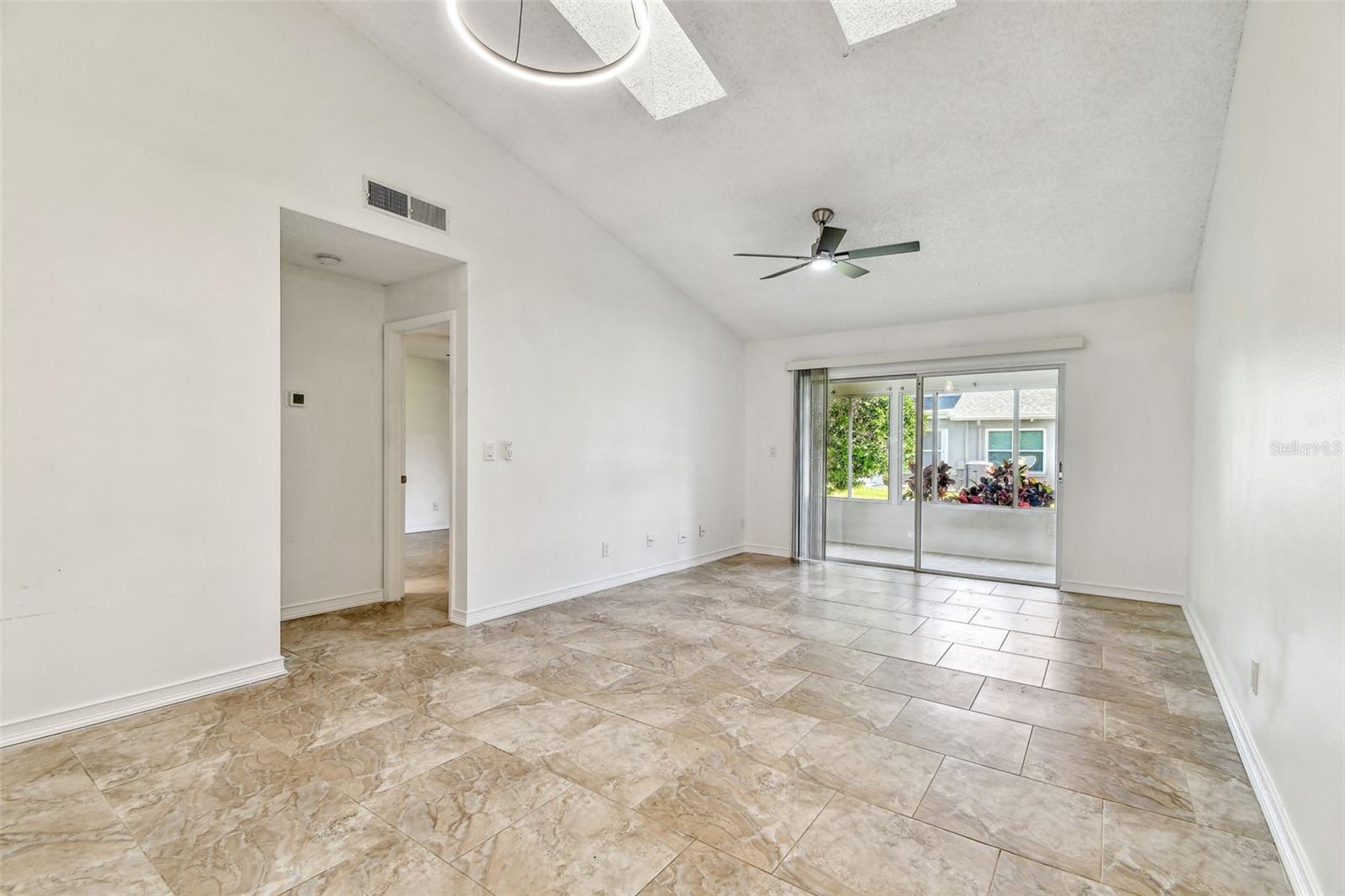 Image 10 of 84 For 232 Hunter Court
