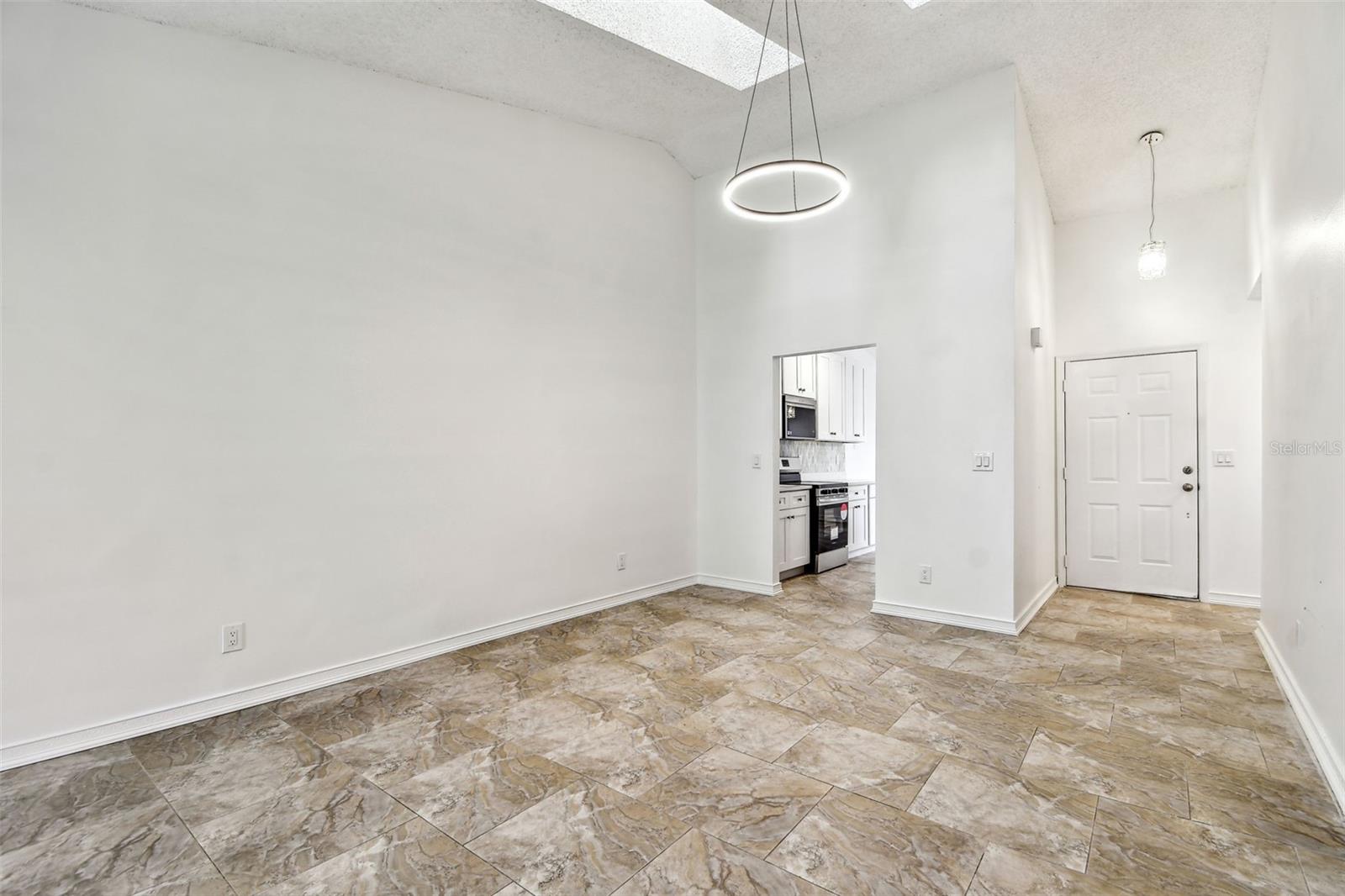 Image 12 of 84 For 232 Hunter Court