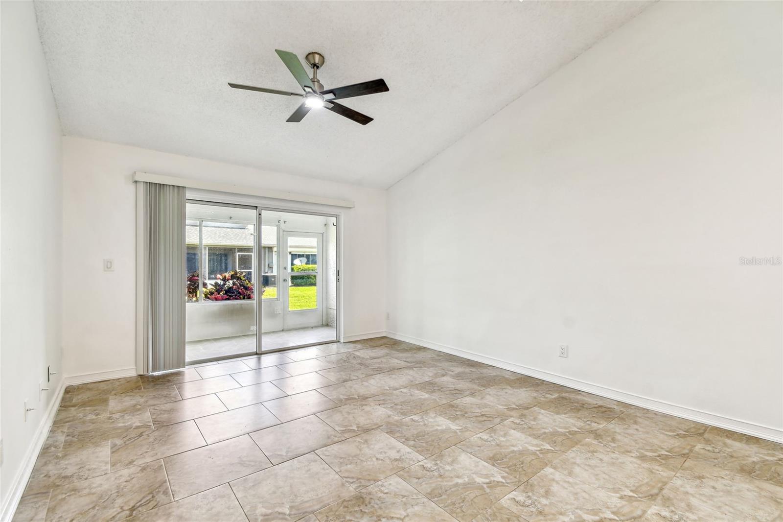 Image 13 of 84 For 232 Hunter Court