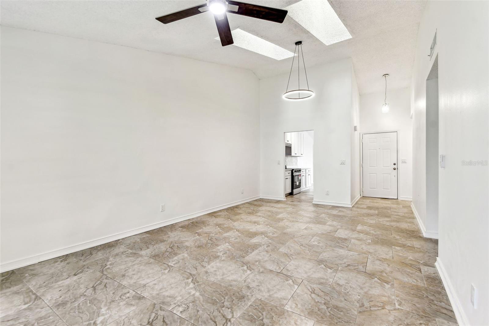 Image 16 of 84 For 232 Hunter Court