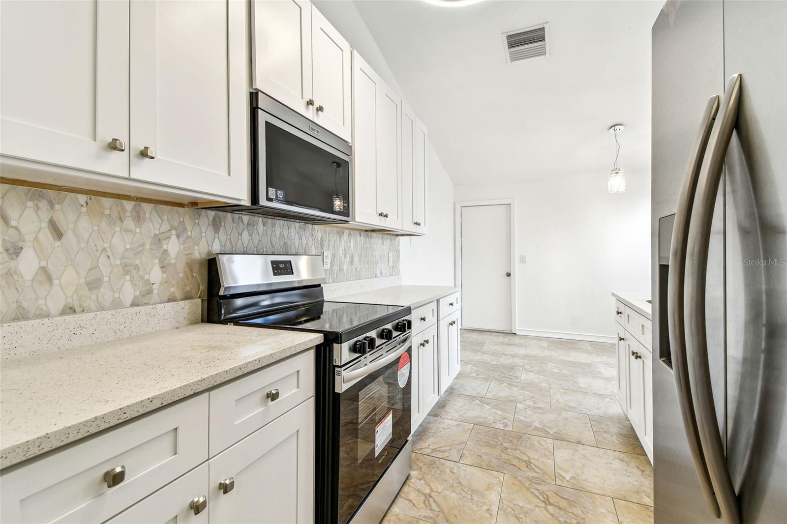 Image 17 of 84 For 232 Hunter Court