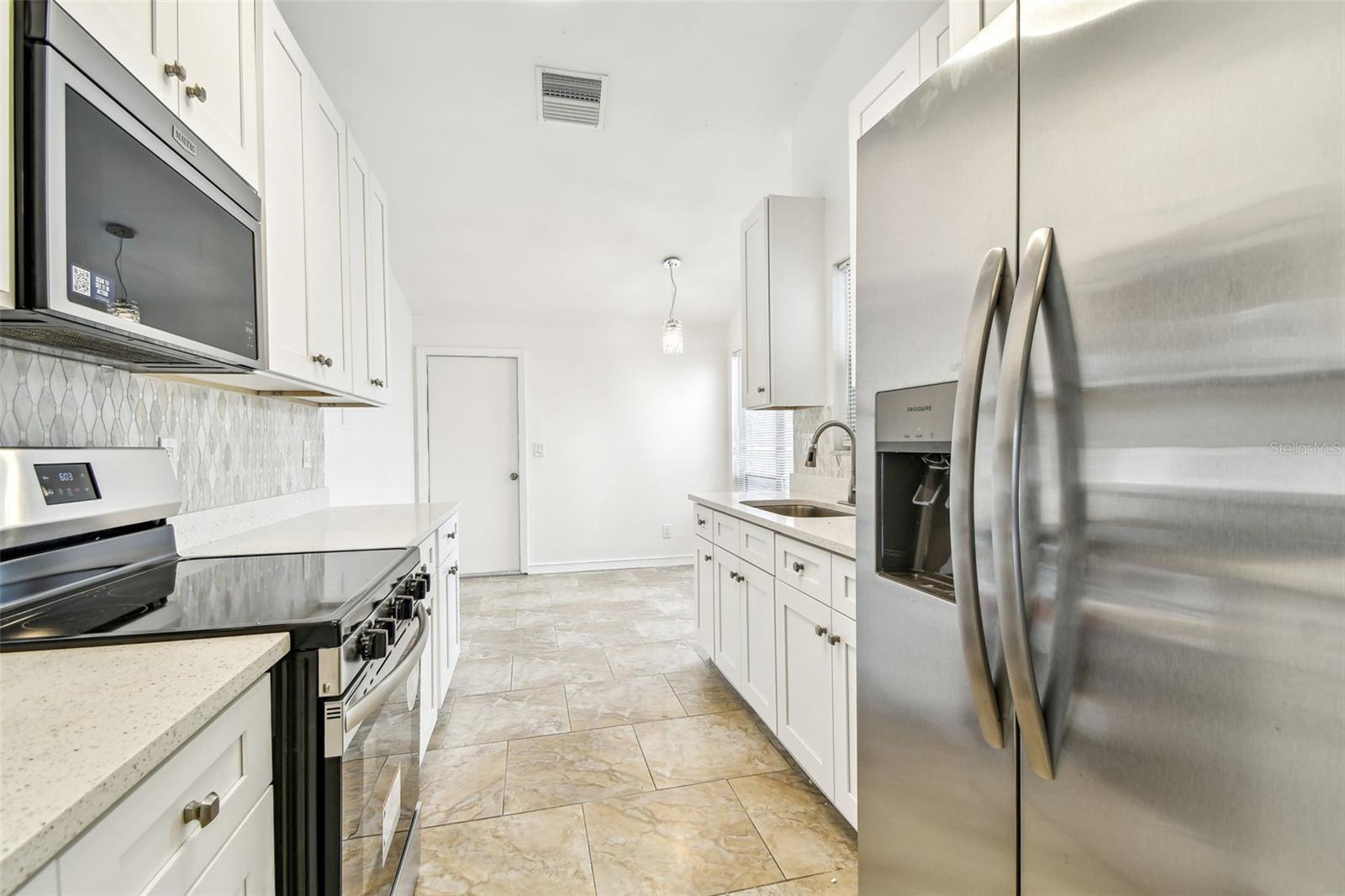 Image 18 of 84 For 232 Hunter Court