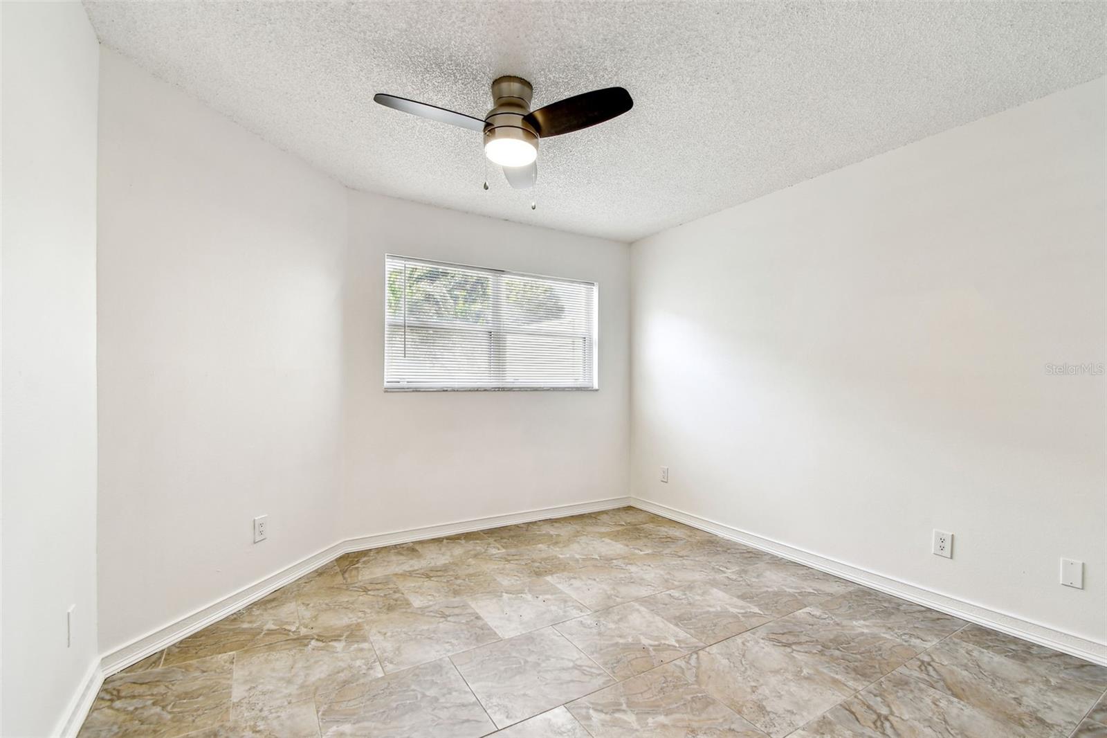 Image 33 of 84 For 232 Hunter Court