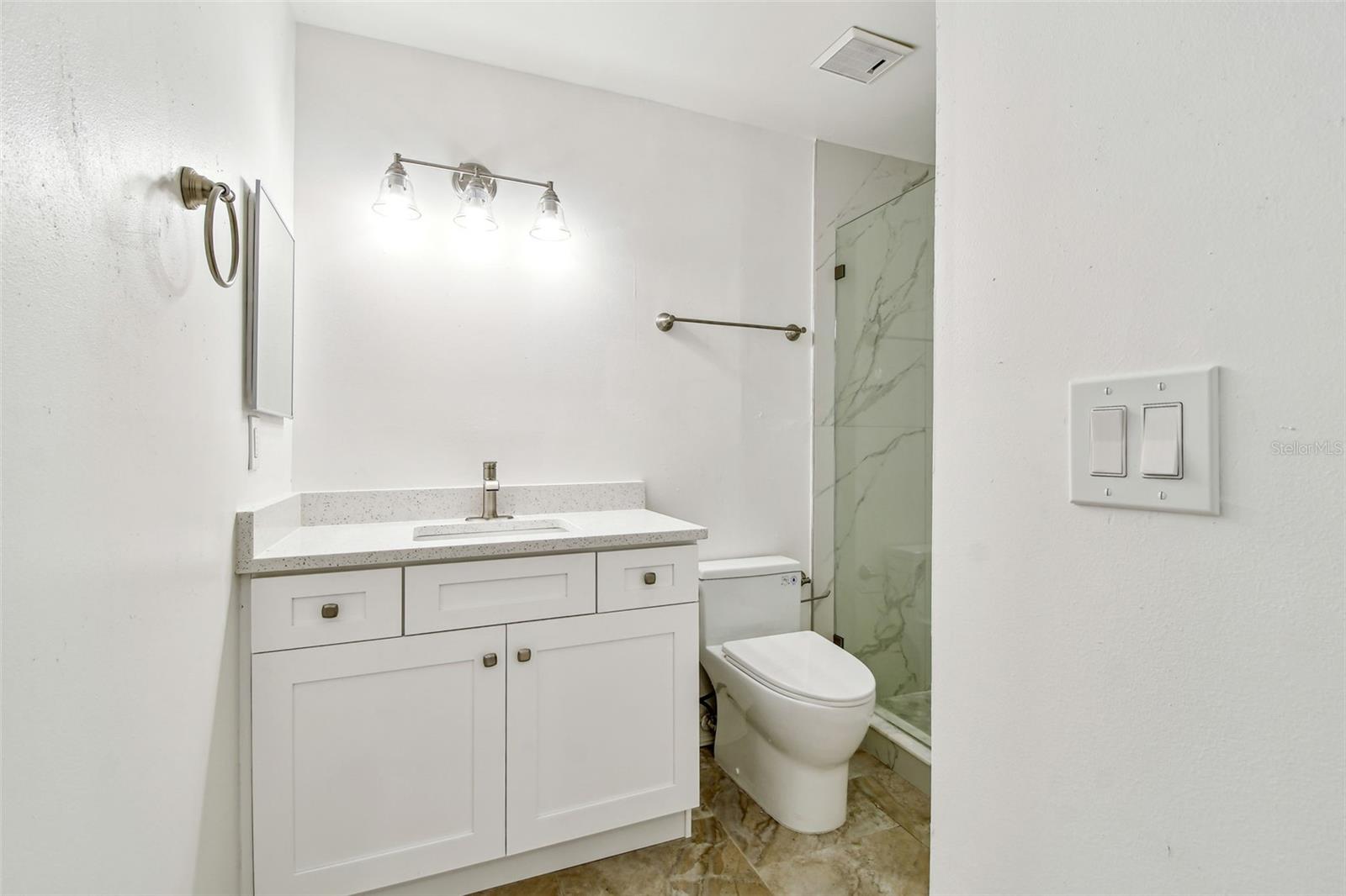 Image 37 of 84 For 232 Hunter Court