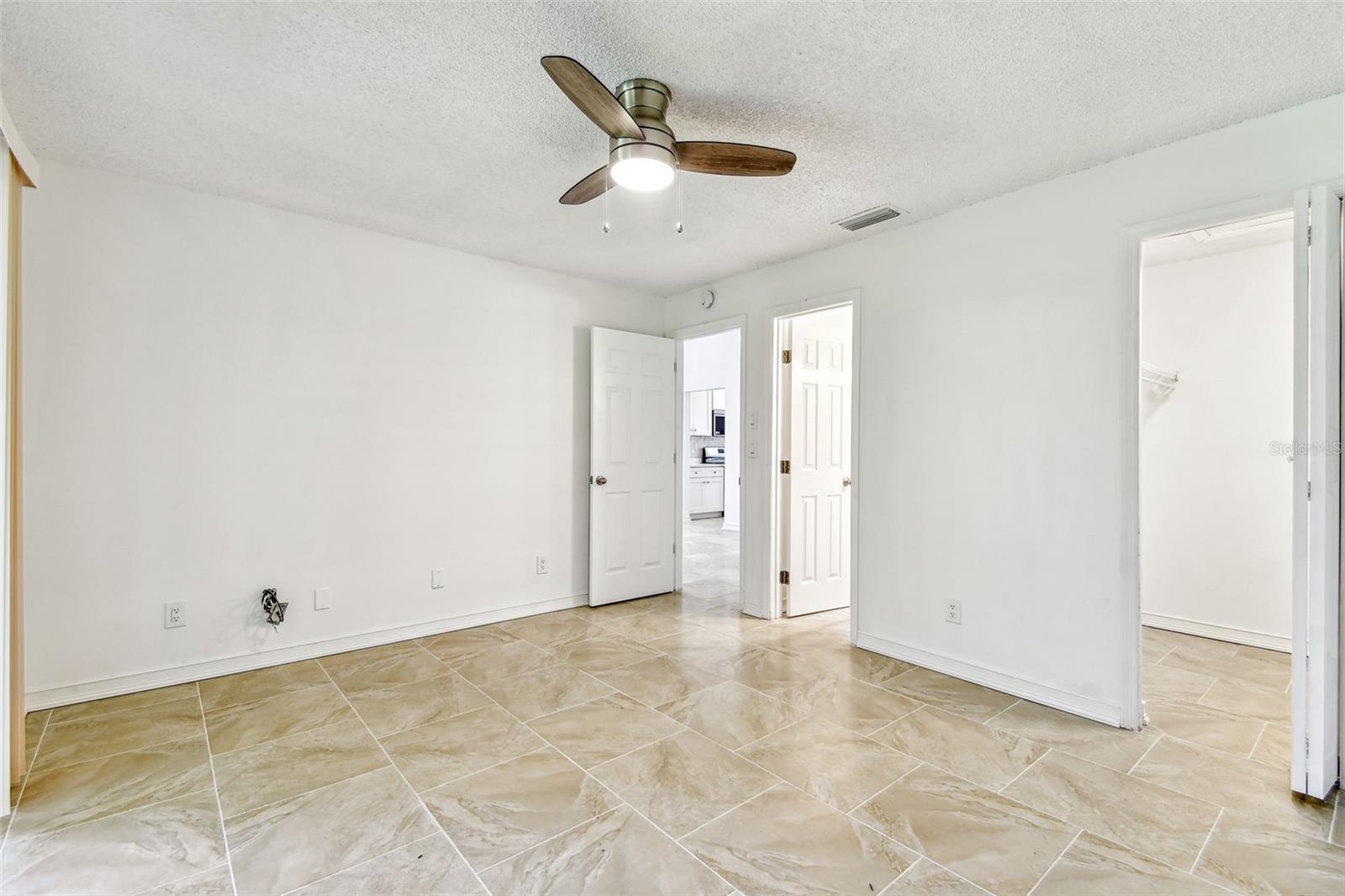 Image 43 of 84 For 232 Hunter Court