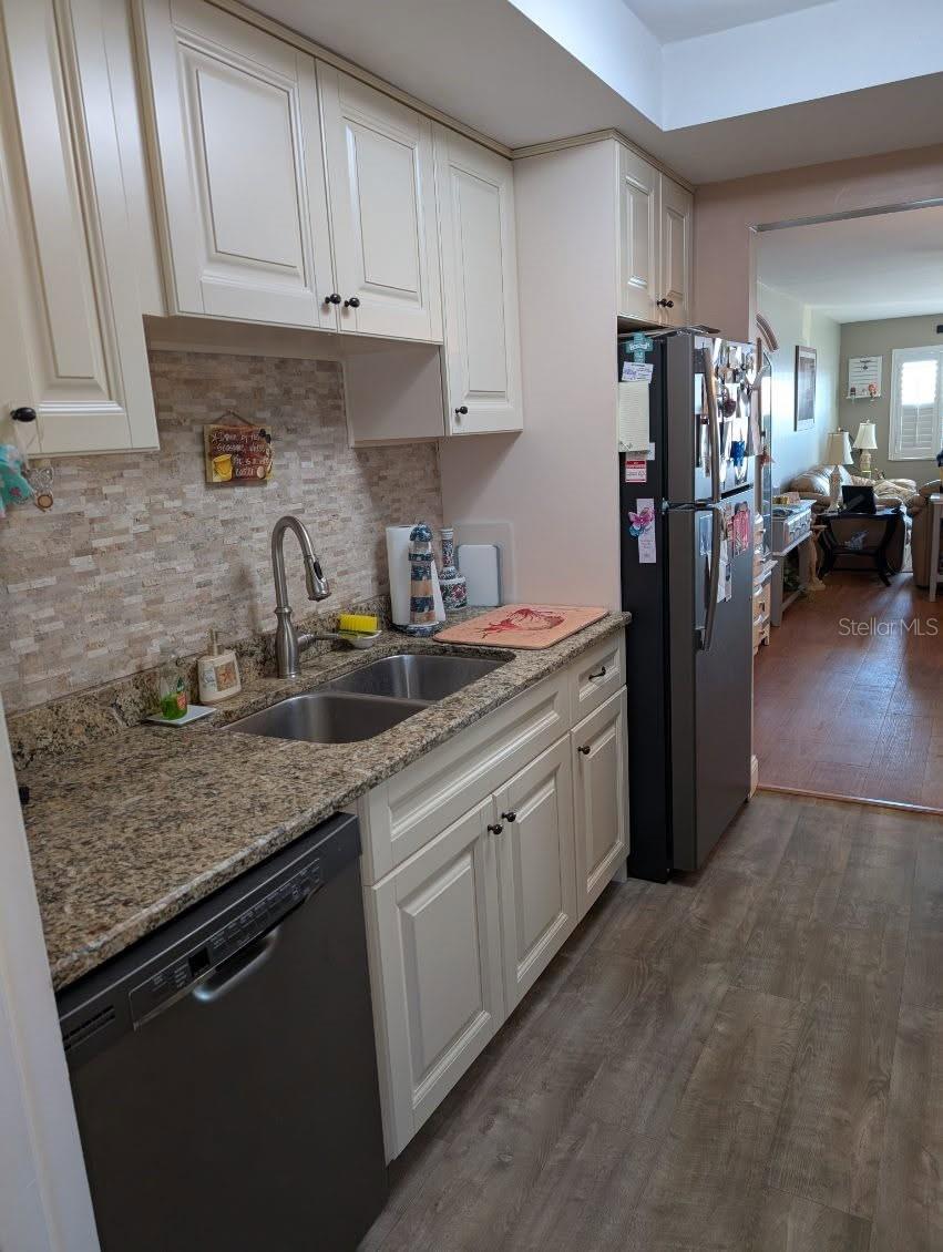 Image 4 of 22 For 1898 Shore Drive S 311