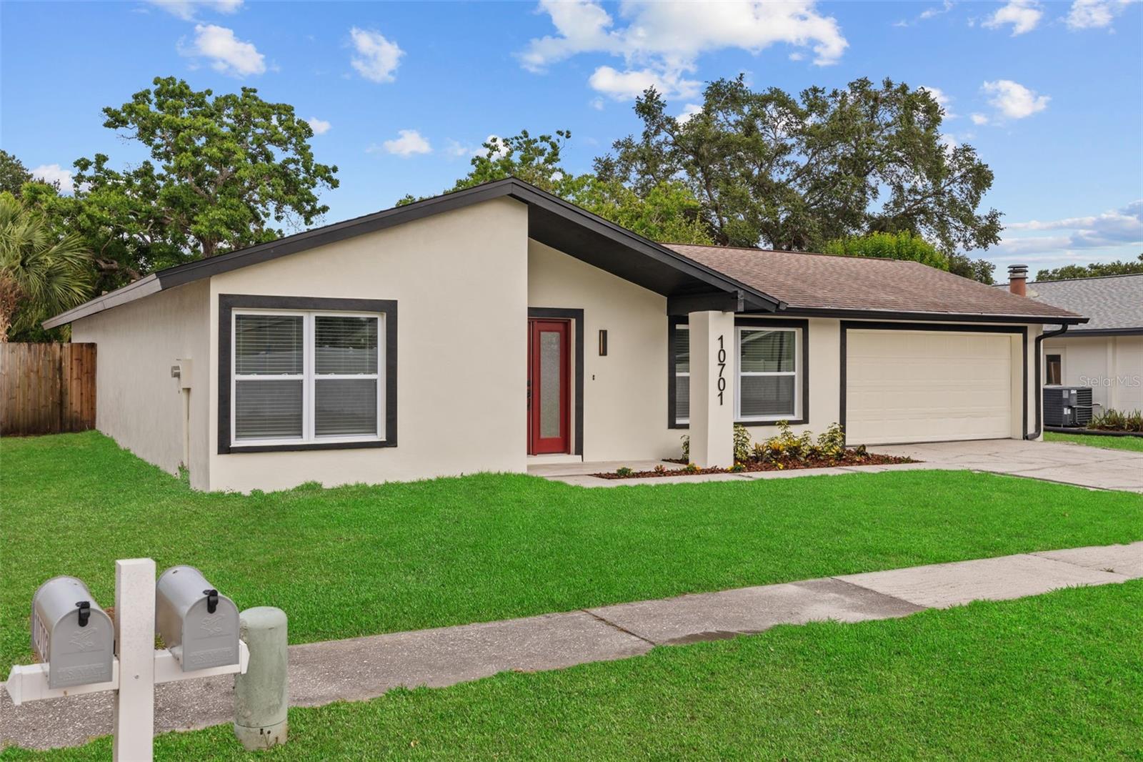 Image 2 of 23 For 10701 Glen Ivy Lane