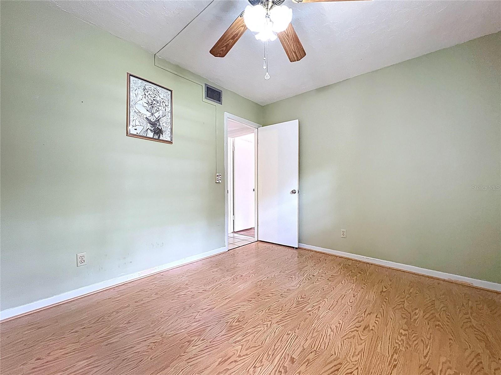 Image 16 of 67 For 2900 Cr 415  