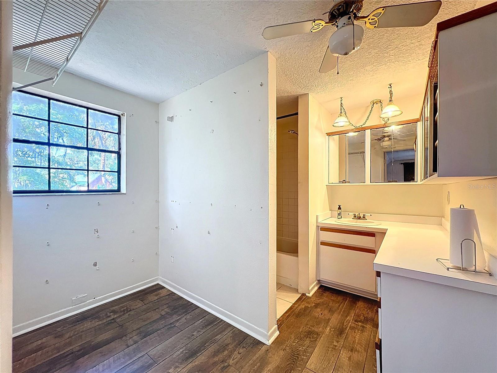 Image 32 of 67 For 2900 Cr 415  