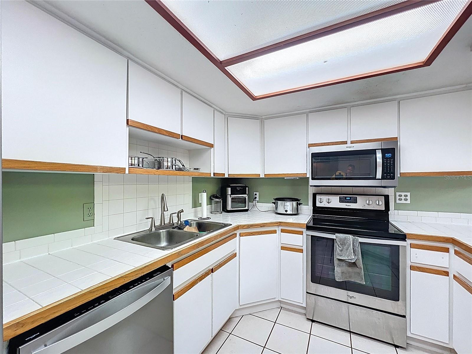 Image 49 of 67 For 2900 Cr 415  