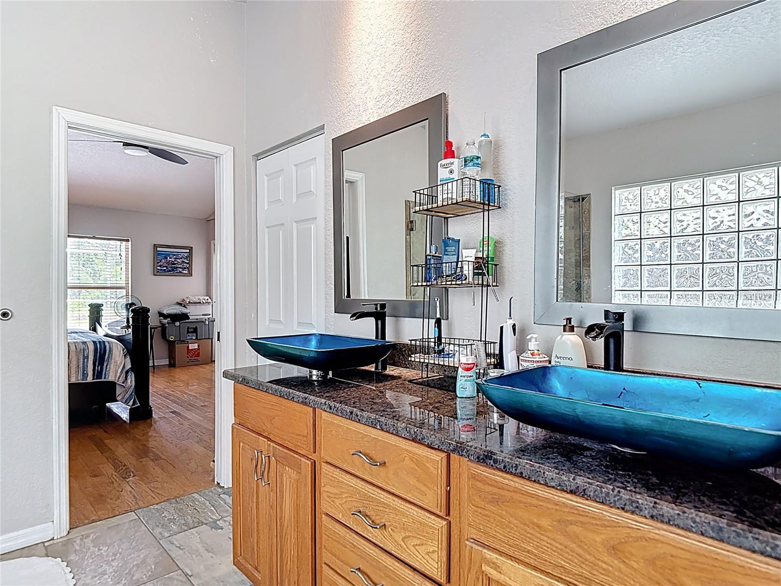 Image 20 of 44 For 3001 Regal Oaks Boulevard