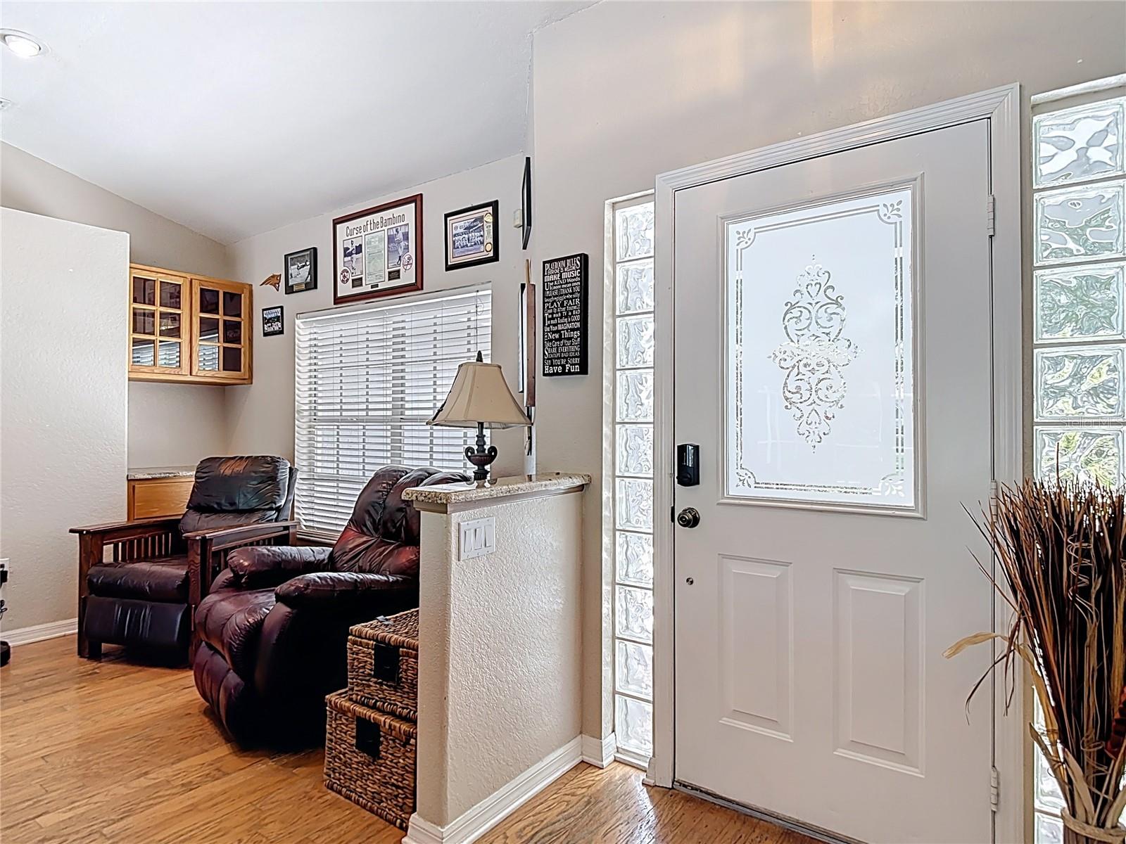 Image 3 of 44 For 3001 Regal Oaks Boulevard