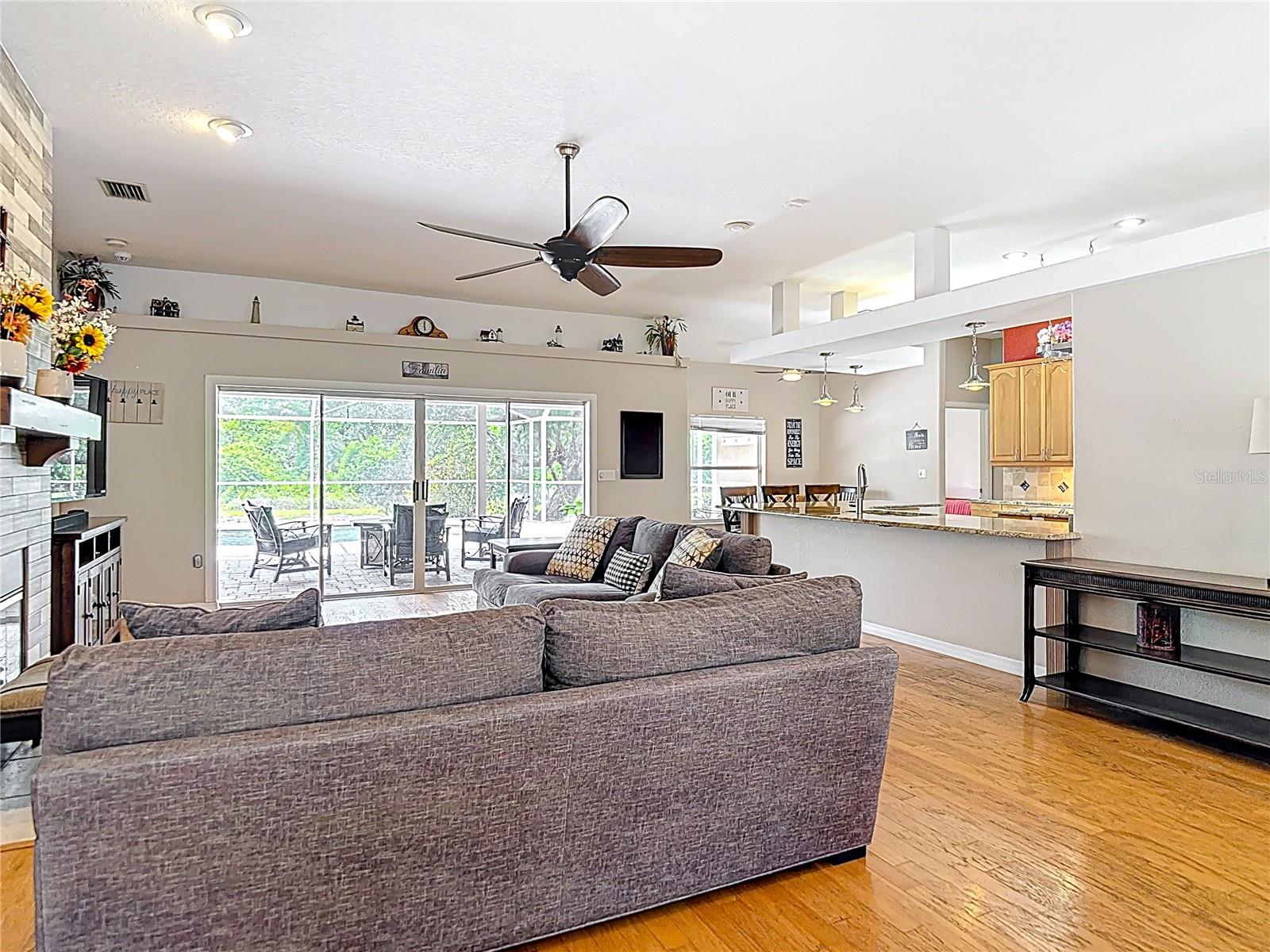 Image 5 of 44 For 3001 Regal Oaks Boulevard