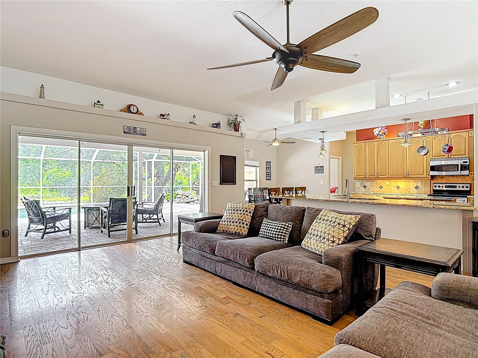 Image 6 of 44 For 3001 Regal Oaks Boulevard