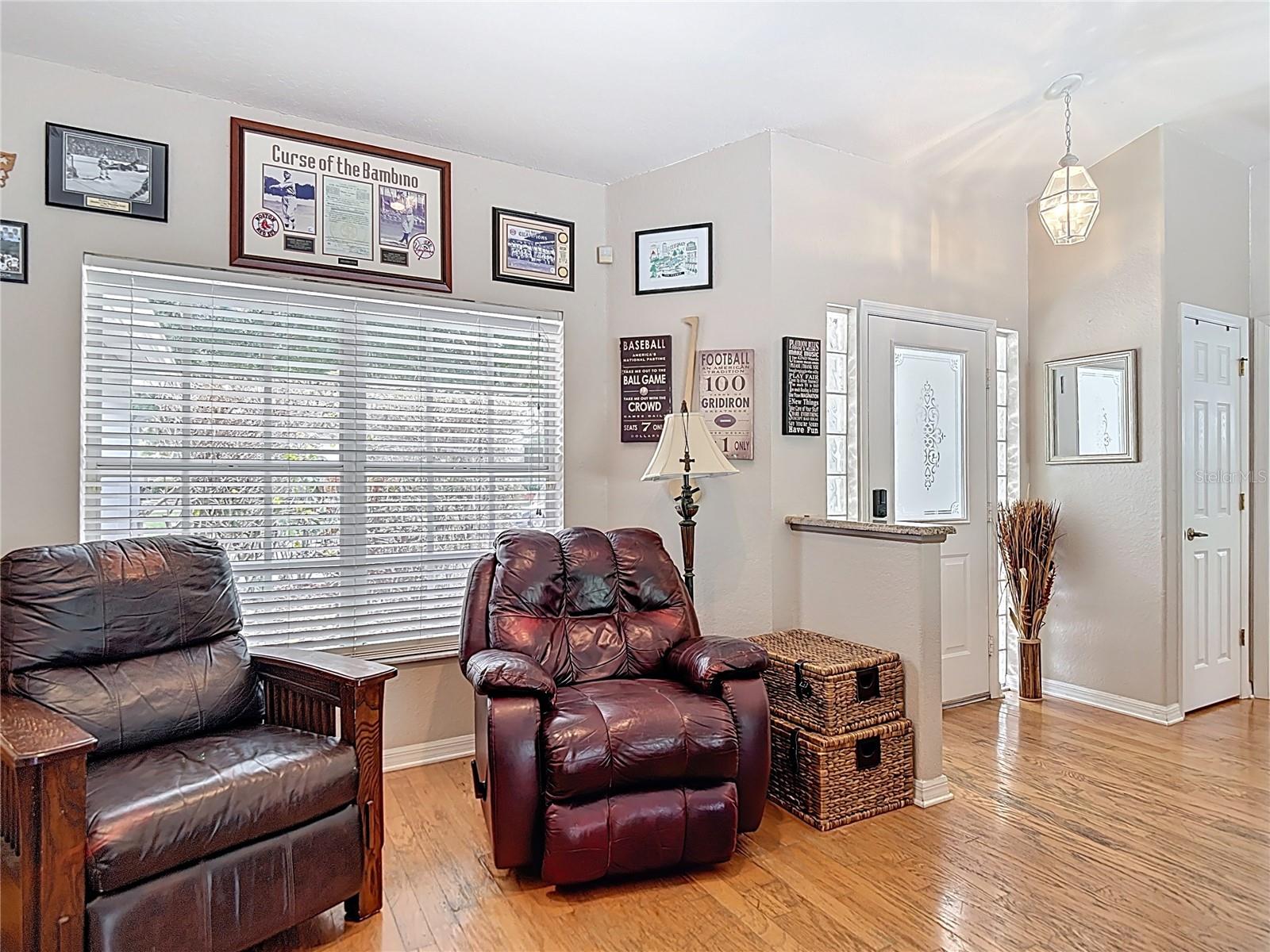 Image 8 of 44 For 3001 Regal Oaks Boulevard