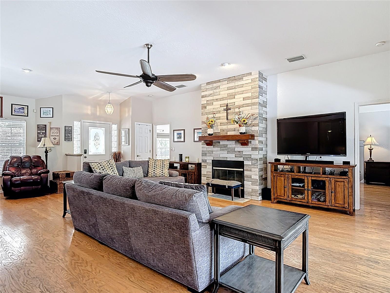 Image 9 of 44 For 3001 Regal Oaks Boulevard