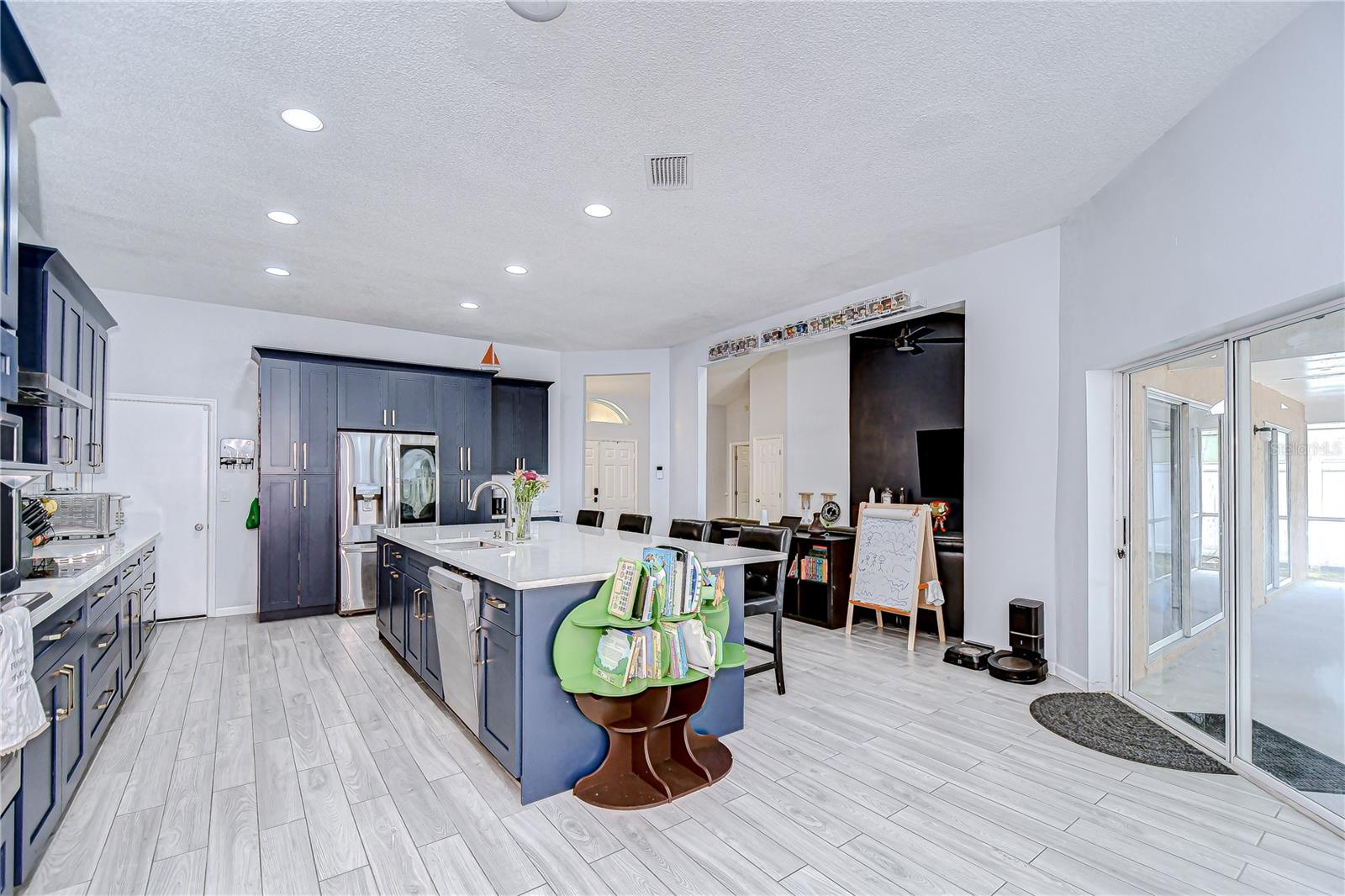 Listing photo id 10 for 2020 Elk Spring Drive