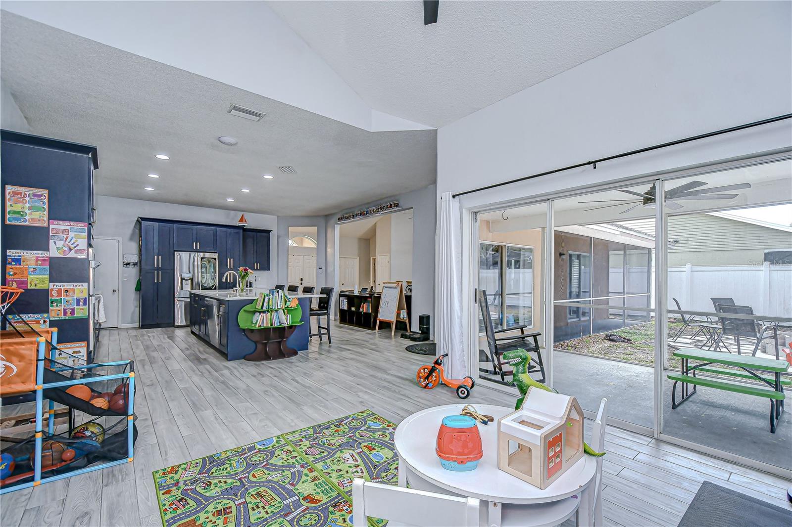 Listing photo id 11 for 2020 Elk Spring Drive