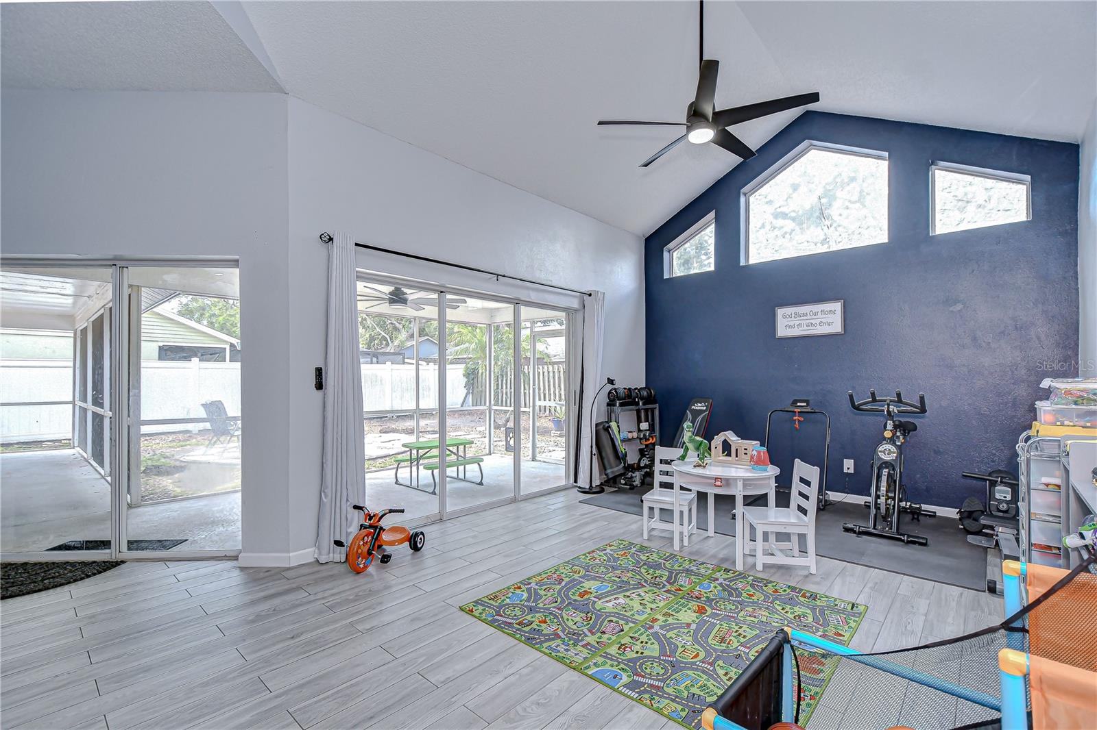 Listing photo id 12 for 2020 Elk Spring Drive