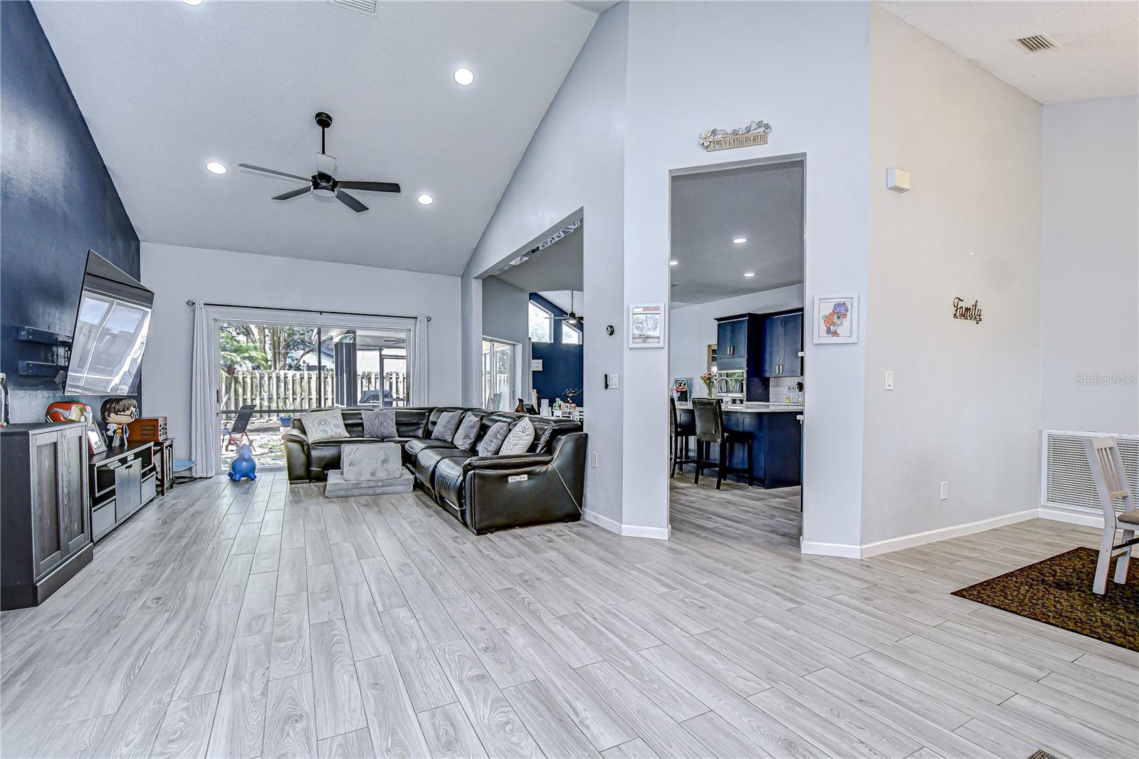 Listing photo id 3 for 2020 Elk Spring Drive