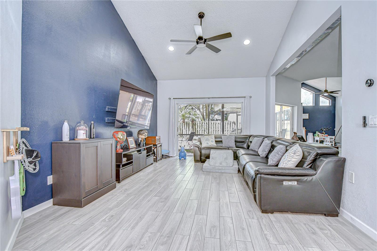 Listing photo id 4 for 2020 Elk Spring Drive