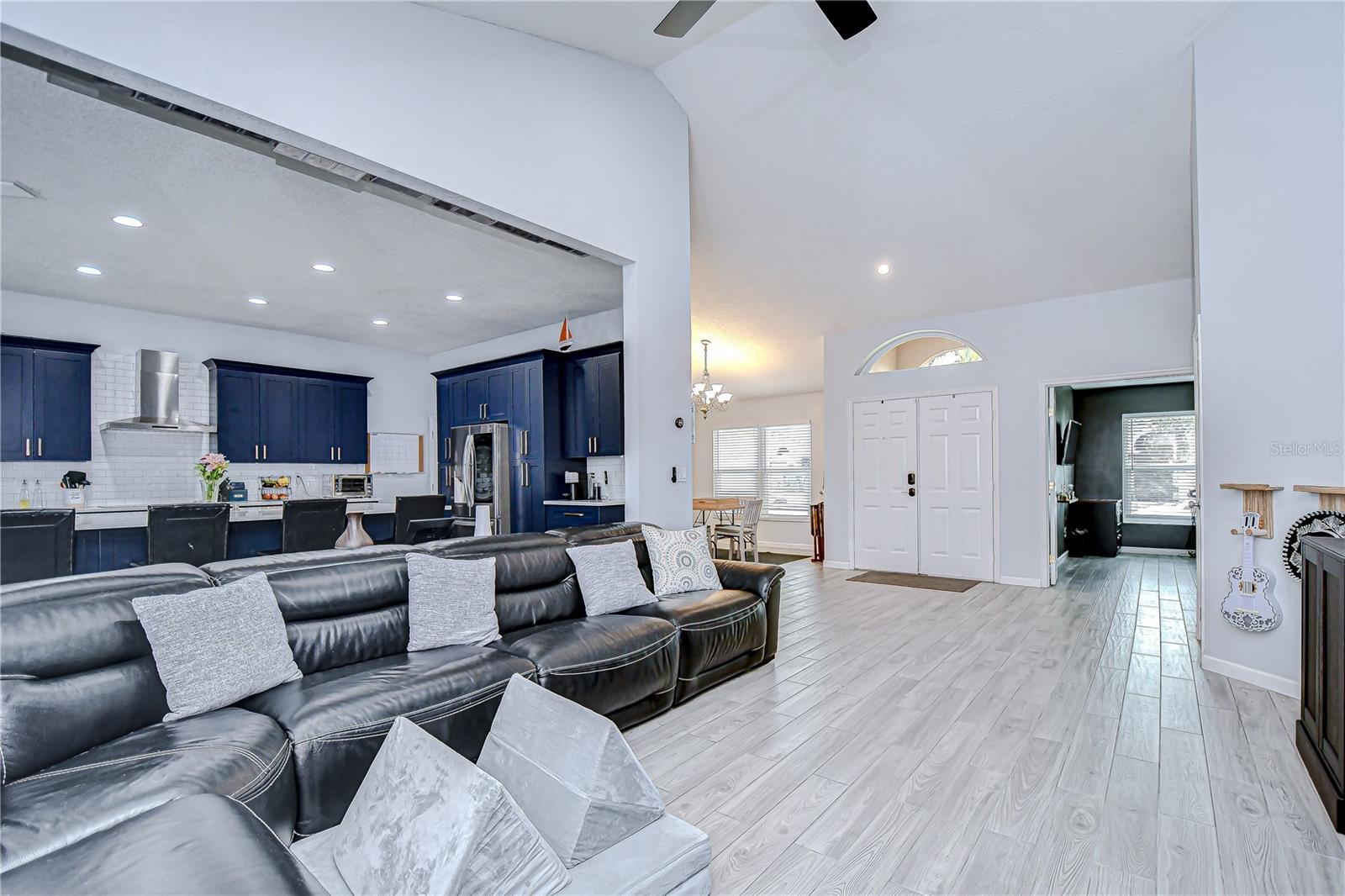 Listing photo id 6 for 2020 Elk Spring Drive