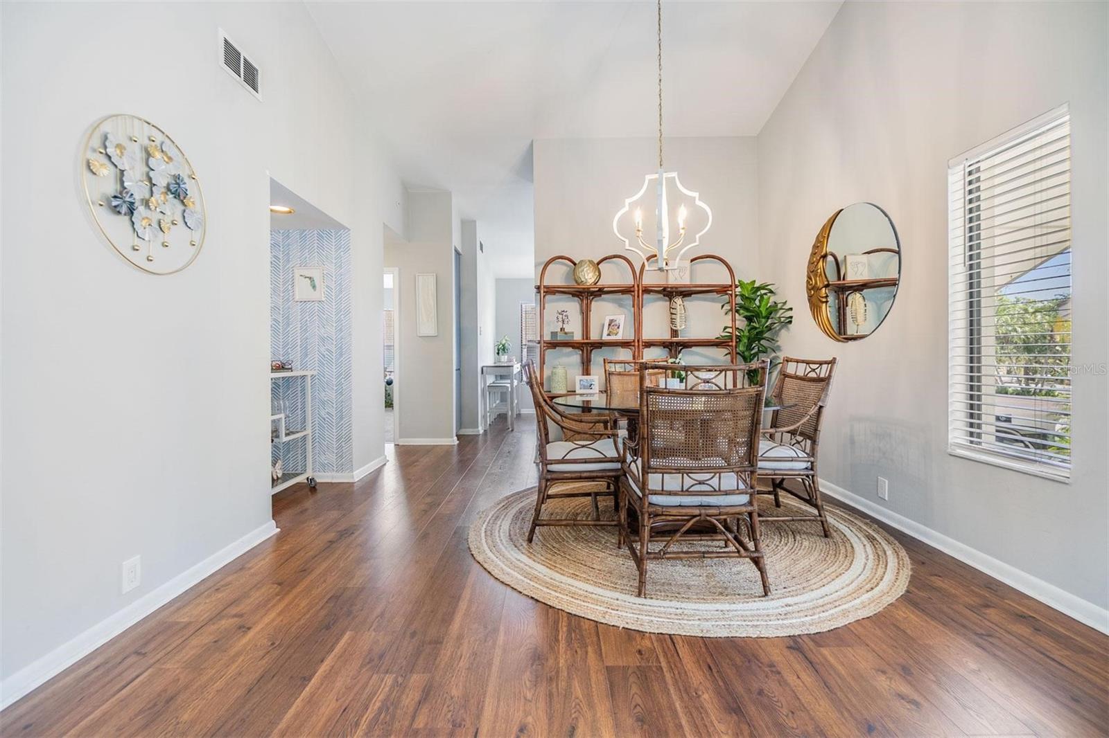 Listing photo id 8 for 1837 Lake Cypress Drive 504