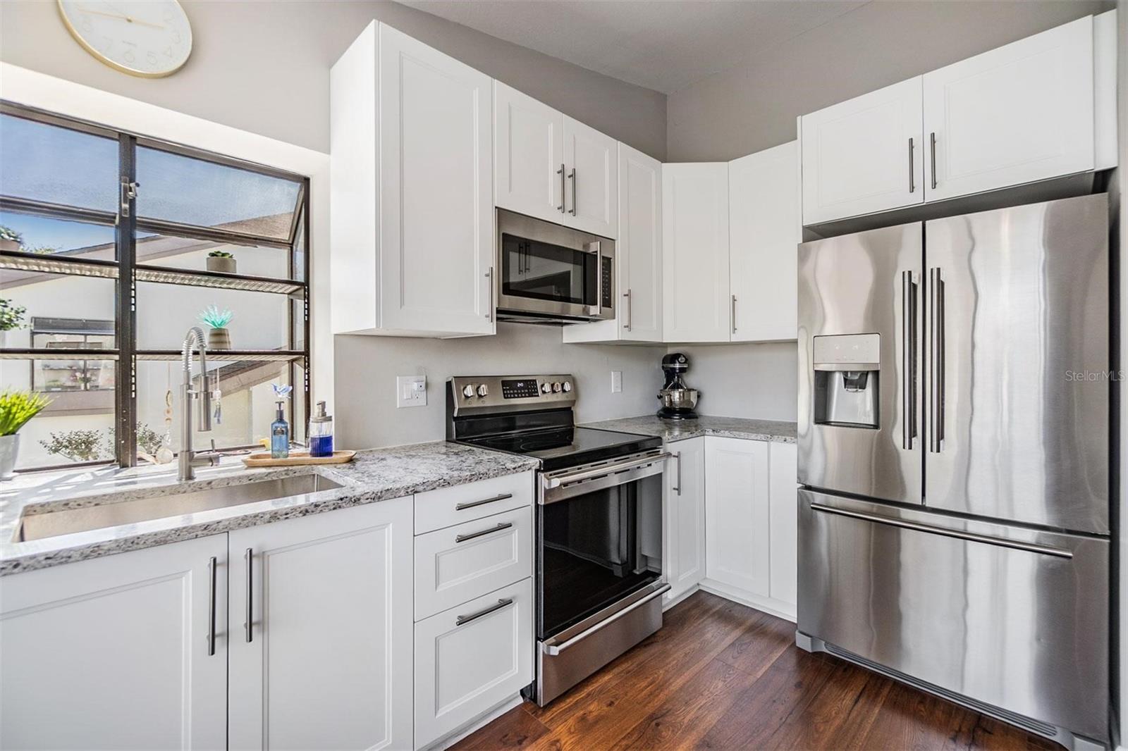 Listing photo id 11 for 1837 Lake Cypress Drive 504