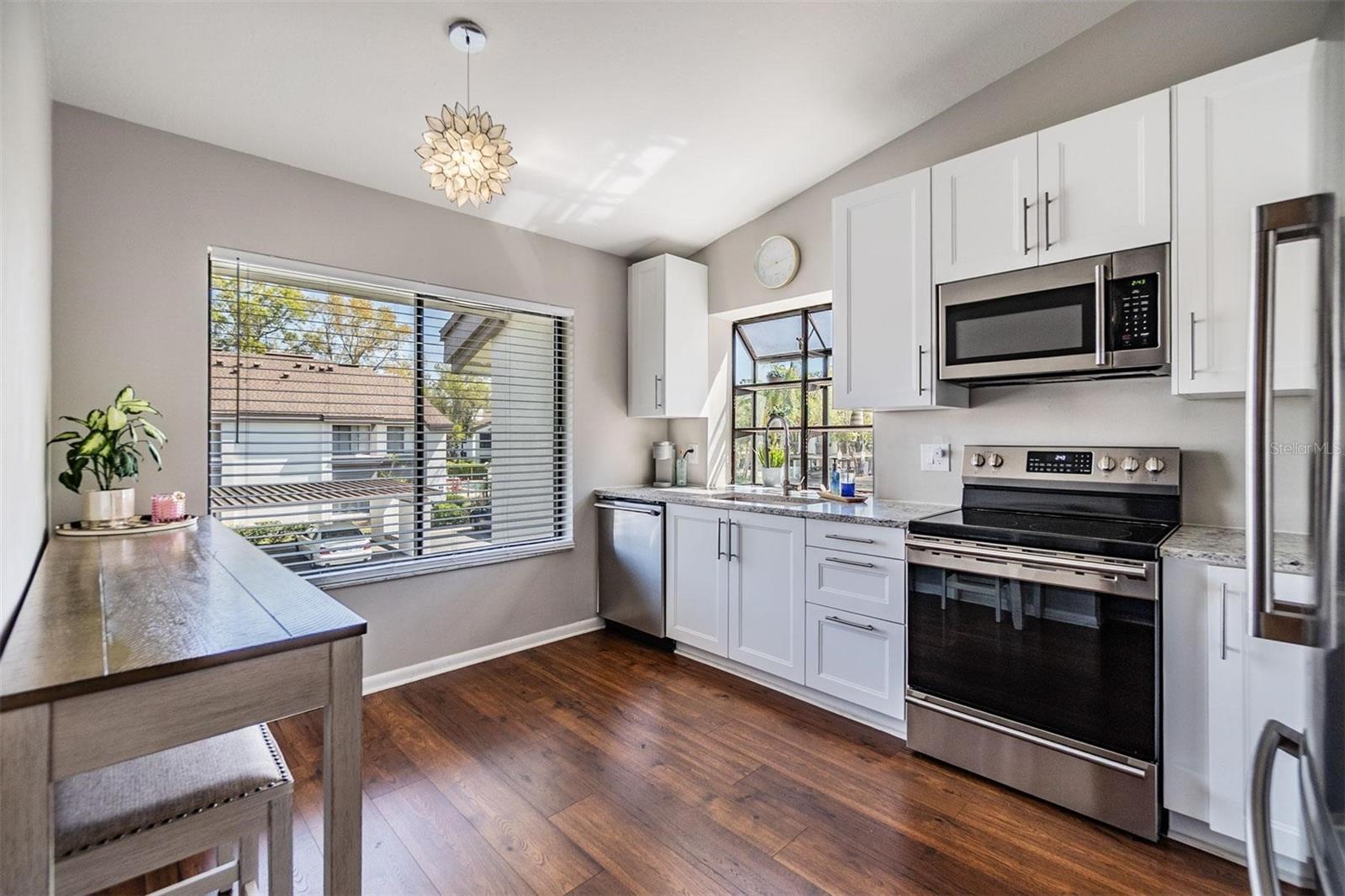 Listing photo id 12 for 1837 Lake Cypress Drive 504
