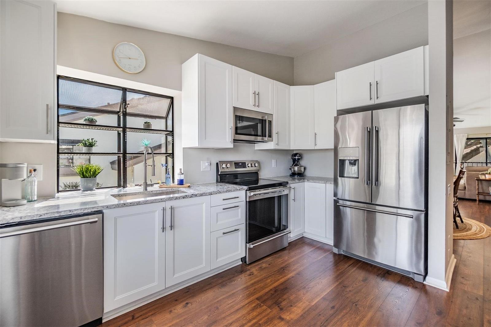 Listing photo id 13 for 1837 Lake Cypress Drive 504