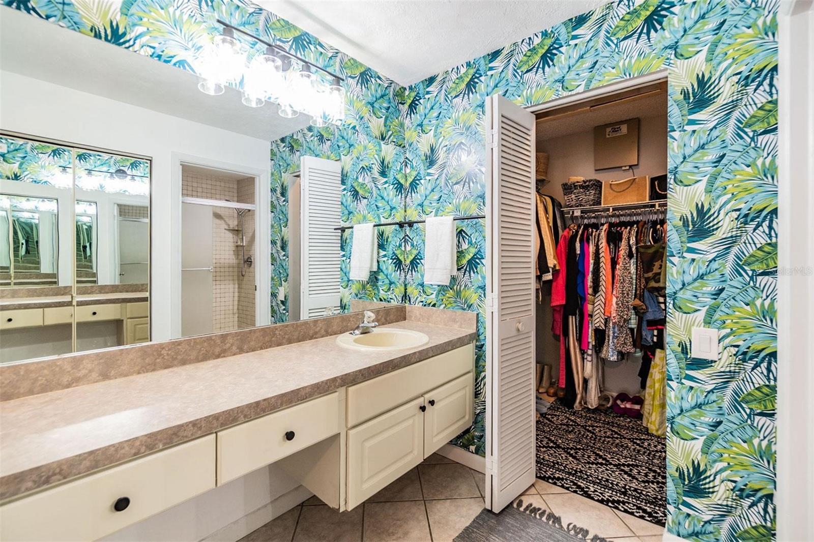 Listing photo id 16 for 1837 Lake Cypress Drive 504