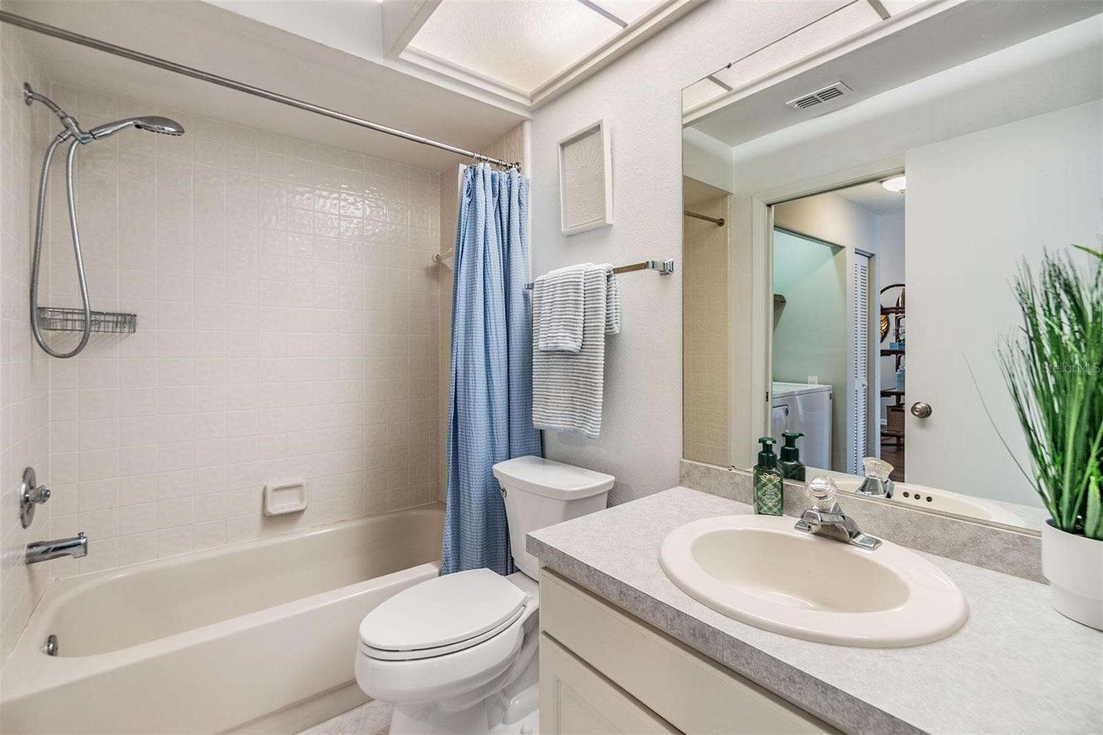 Listing photo id 19 for 1837 Lake Cypress Drive 504