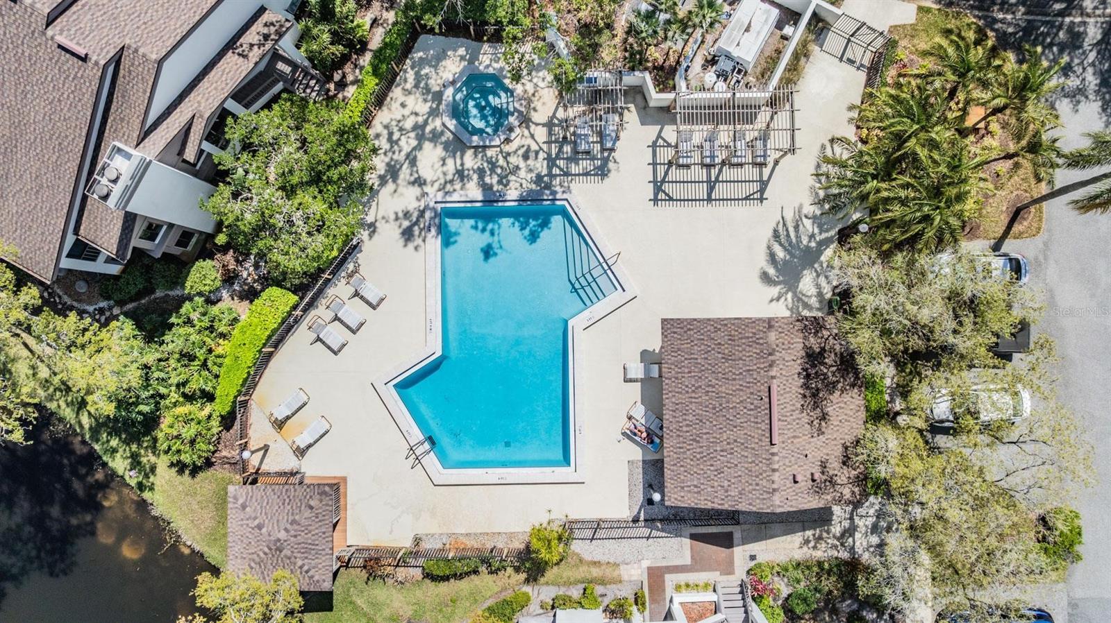 Listing photo id 25 for 1837 Lake Cypress Drive 504