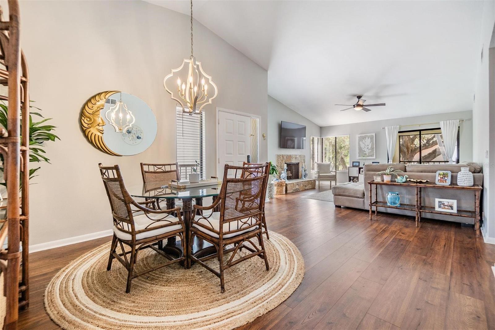 Listing photo id 7 for 1837 Lake Cypress Drive 504