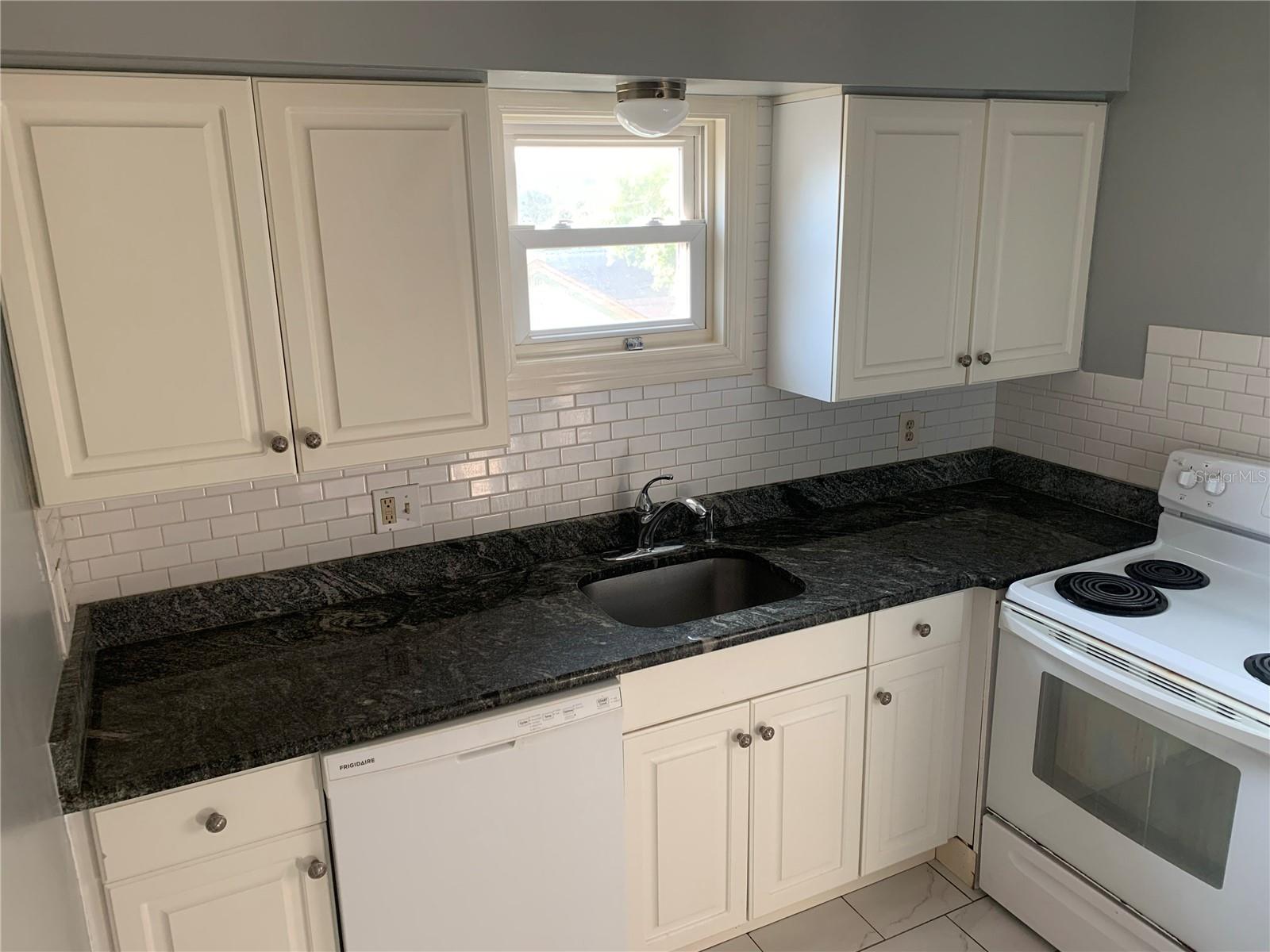 Image 11 of 14 For 1667 28th Avenue N 3