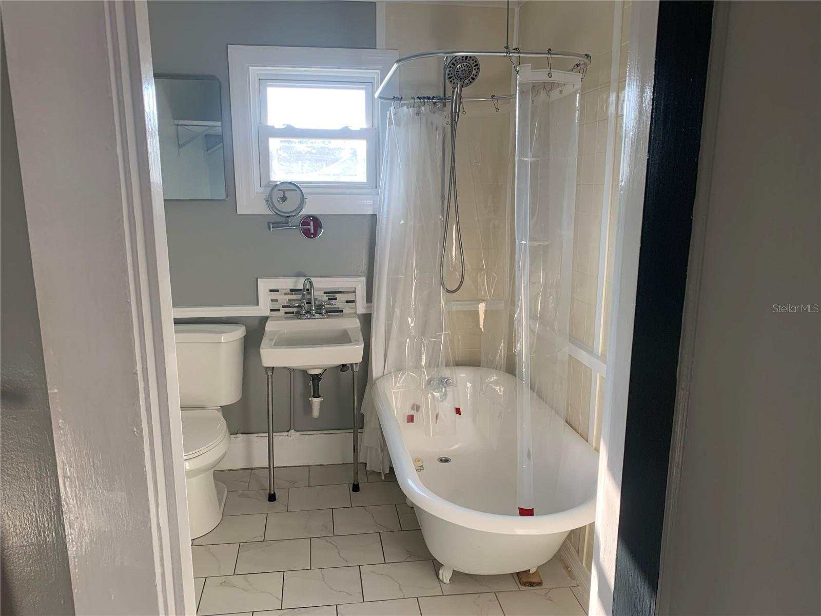 Image 2 of 14 For 1667 28th Avenue N 3