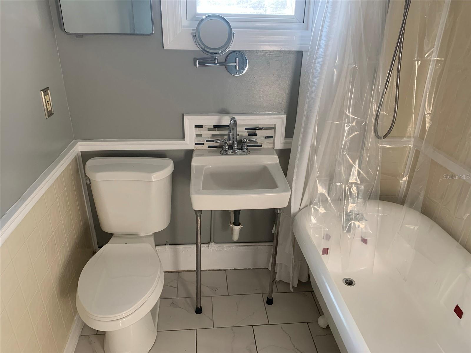 Image 3 of 14 For 1667 28th Avenue N 3