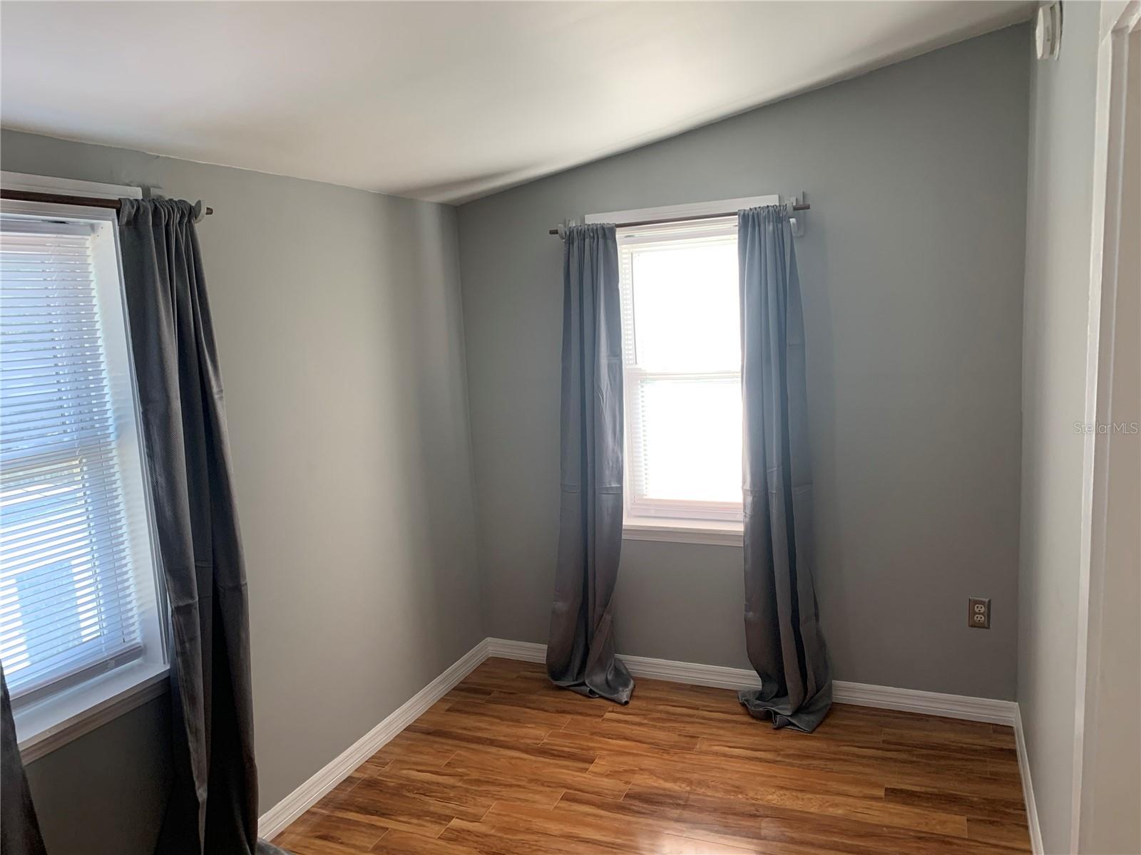 Image 5 of 14 For 1667 28th Avenue N 3