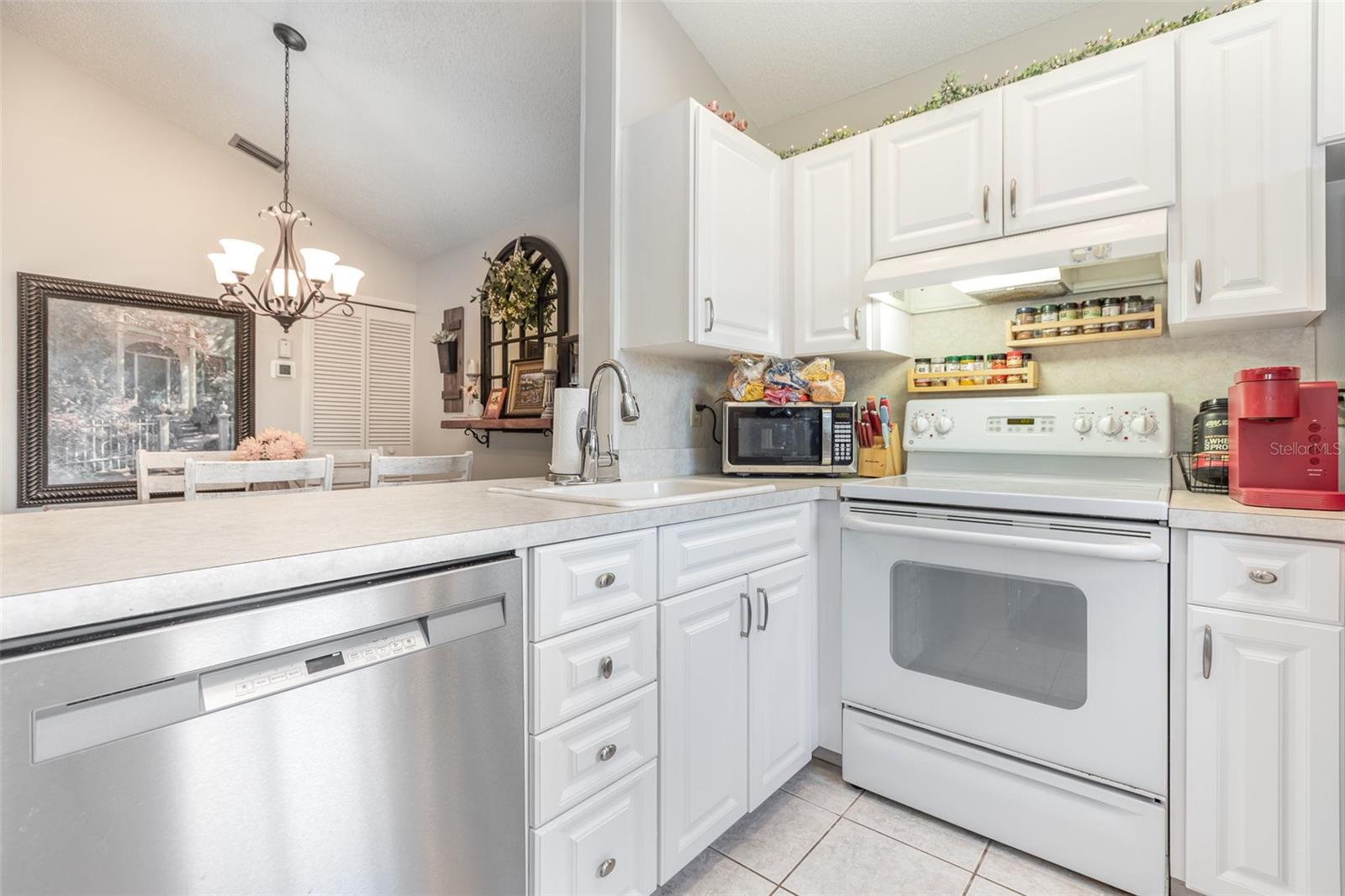 Image 6 of 26 For 5666 Gardens Drive 202