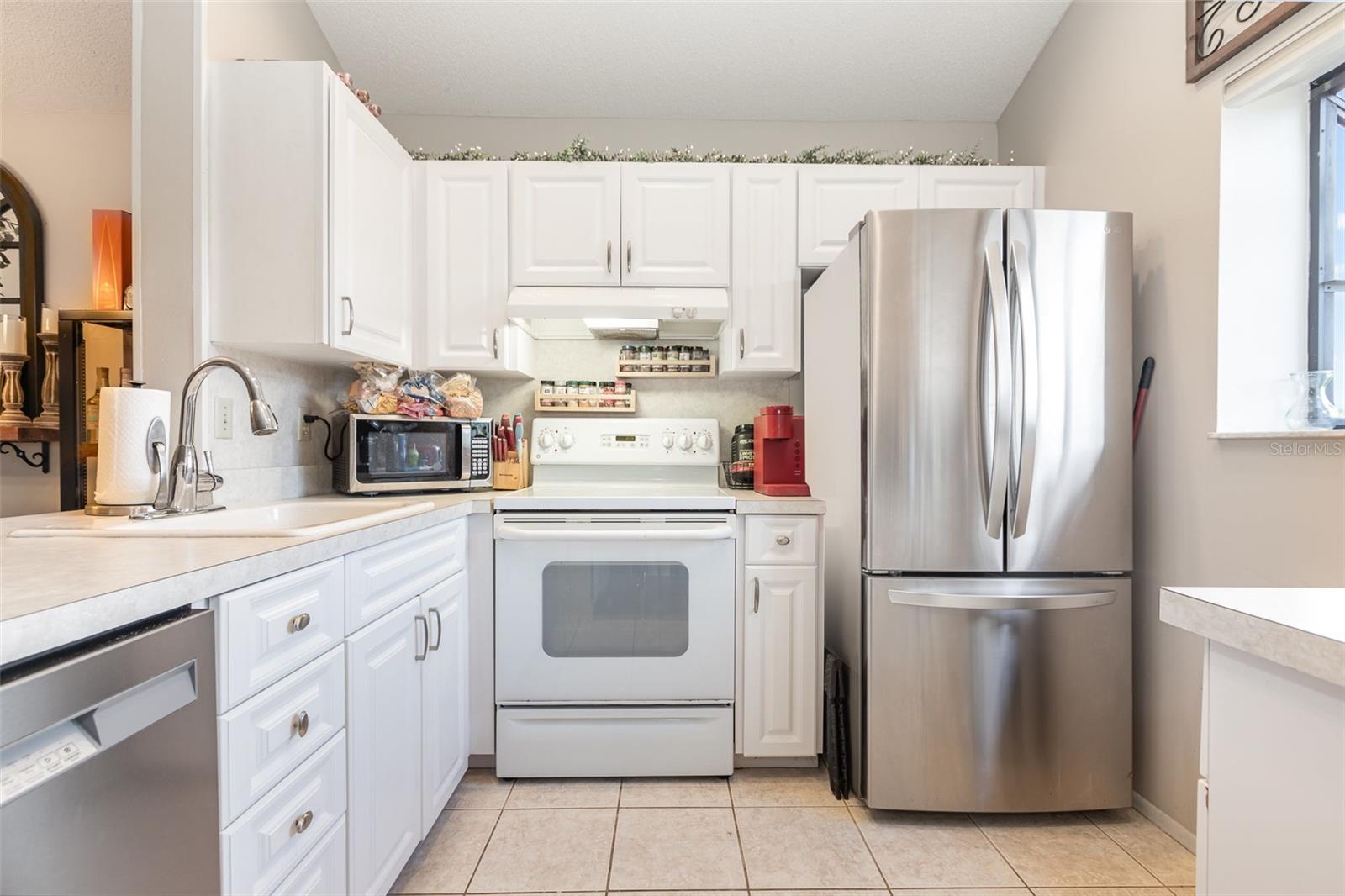 Image 7 of 26 For 5666 Gardens Drive 202