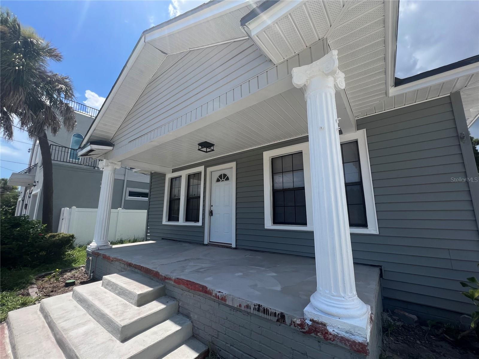 Image 2 of 13 For 2111 Cass Street