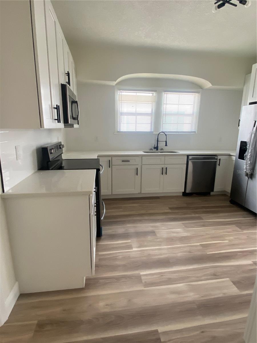 Image 4 of 13 For 2111 Cass Street