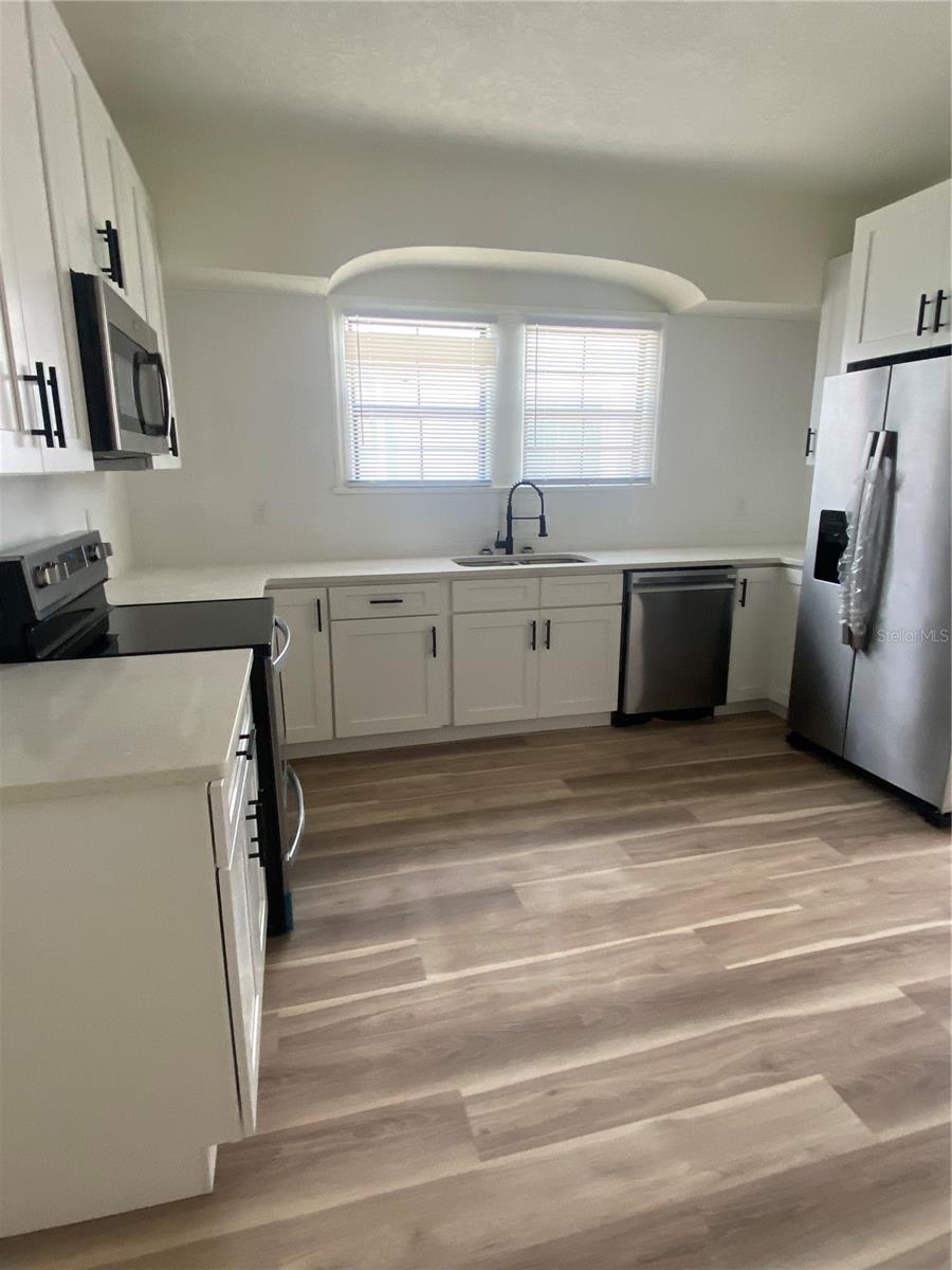 Image 5 of 13 For 2111 Cass Street
