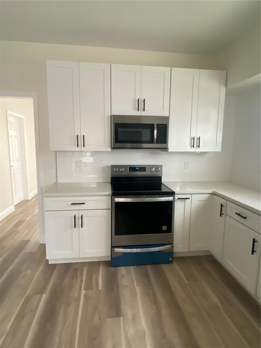 Image 6 of 13 For 2111 Cass Street
