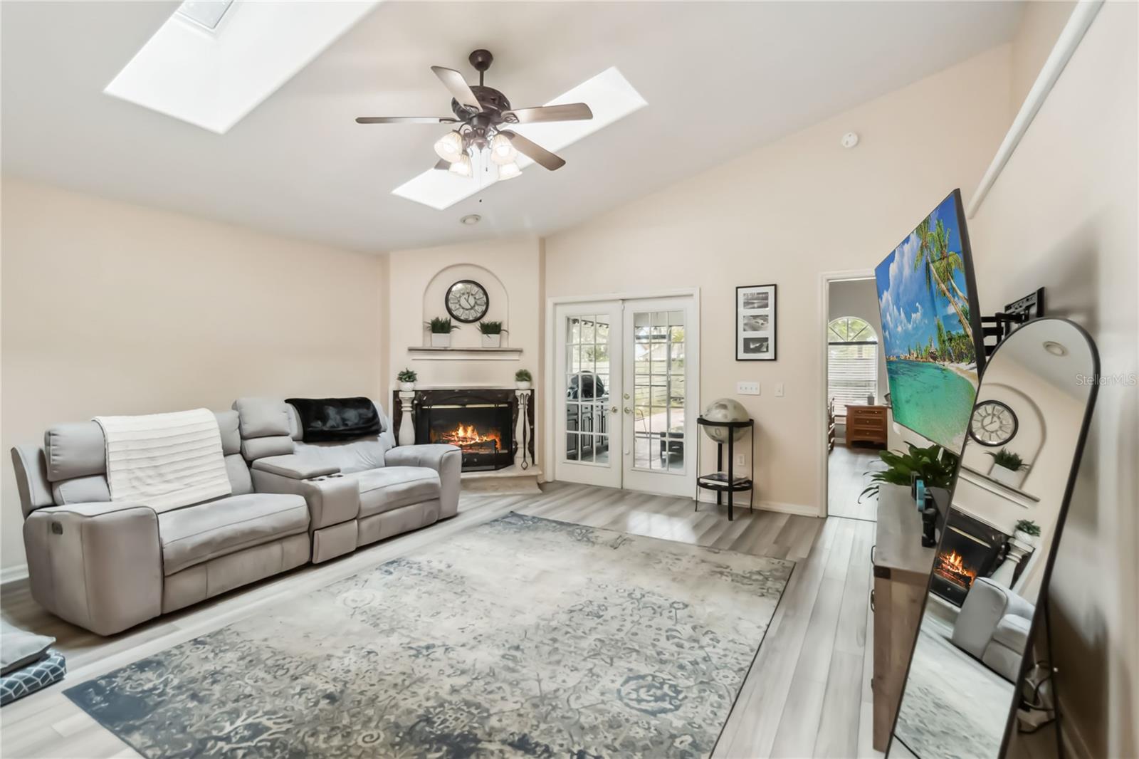 Image 12 of 40 For 25302 Lido Avenue
