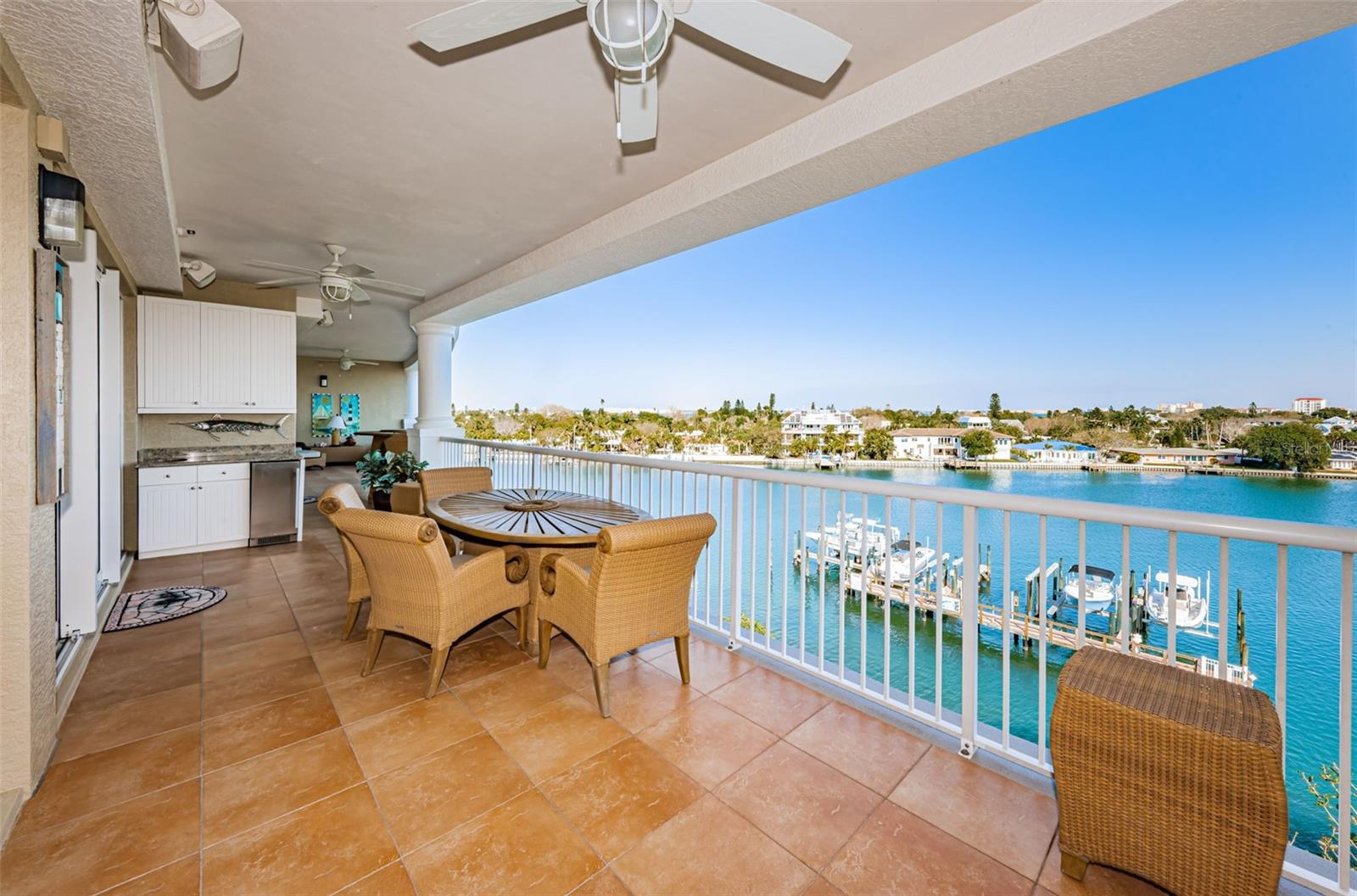 Image 44 of 96 For 3805 Gulf Boulevard 504