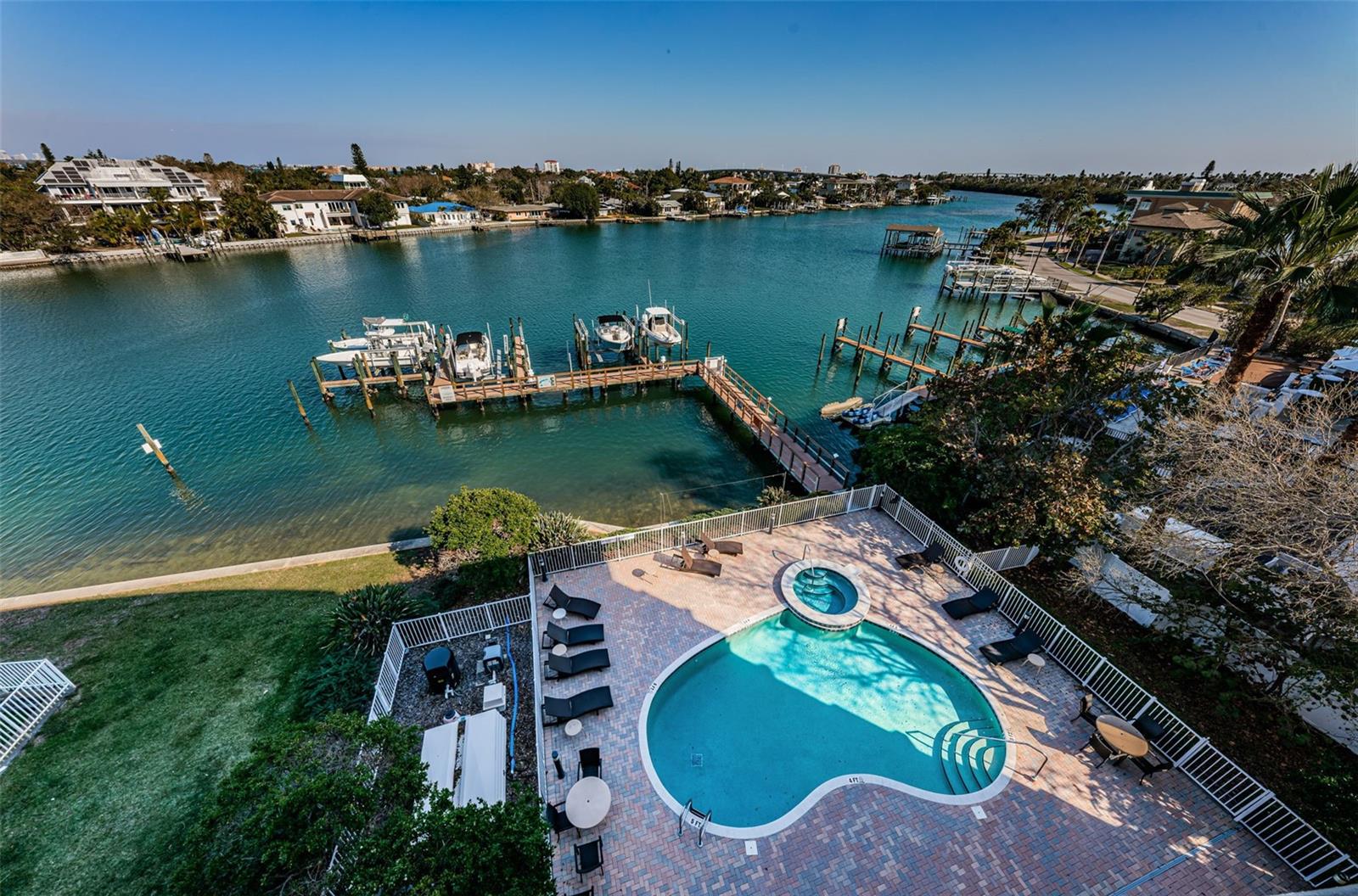 Image 46 of 96 For 3805 Gulf Boulevard 504