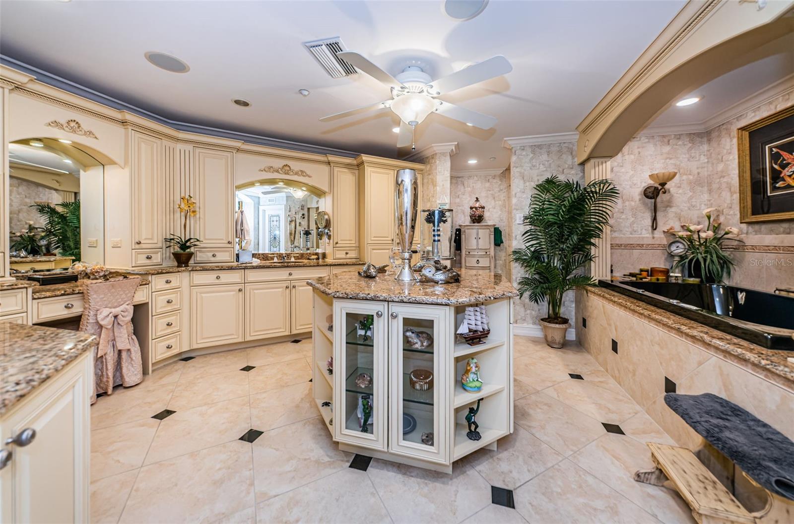Image 64 of 96 For 3805 Gulf Boulevard 504