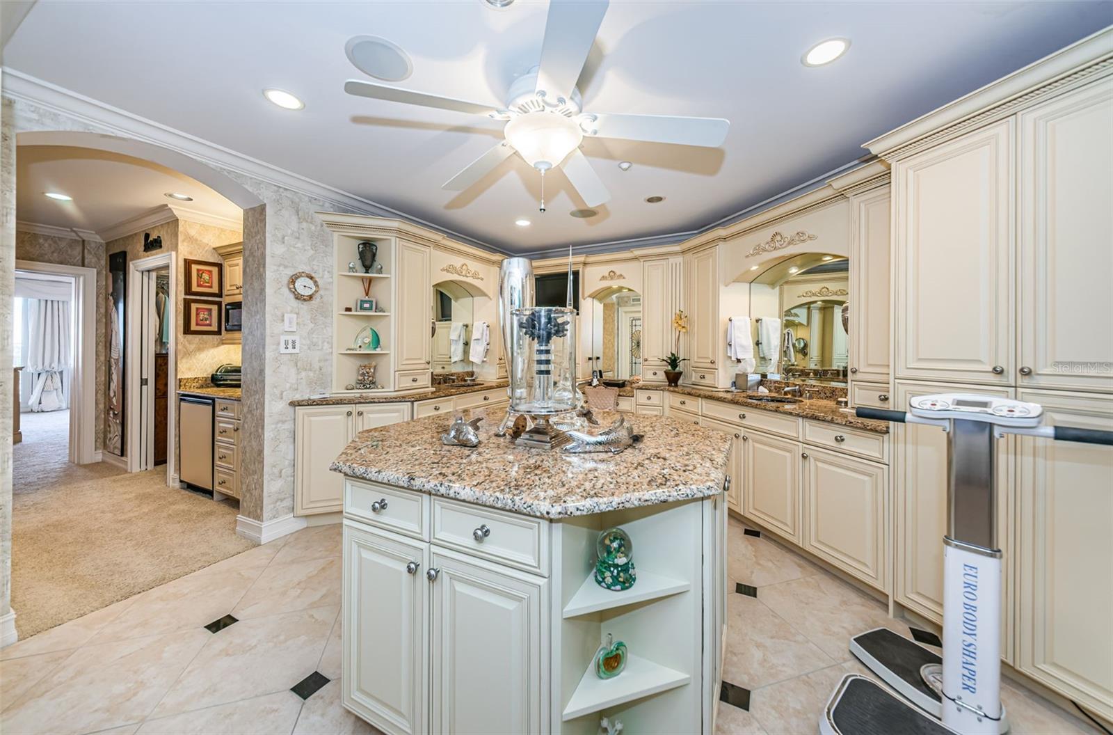 Image 67 of 96 For 3805 Gulf Boulevard 504