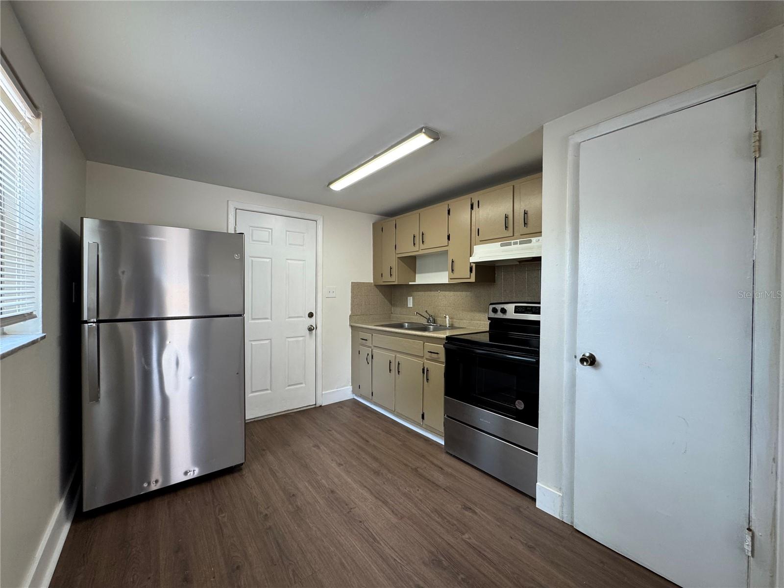Image 4 of 9 For 9322 Eastfield Road